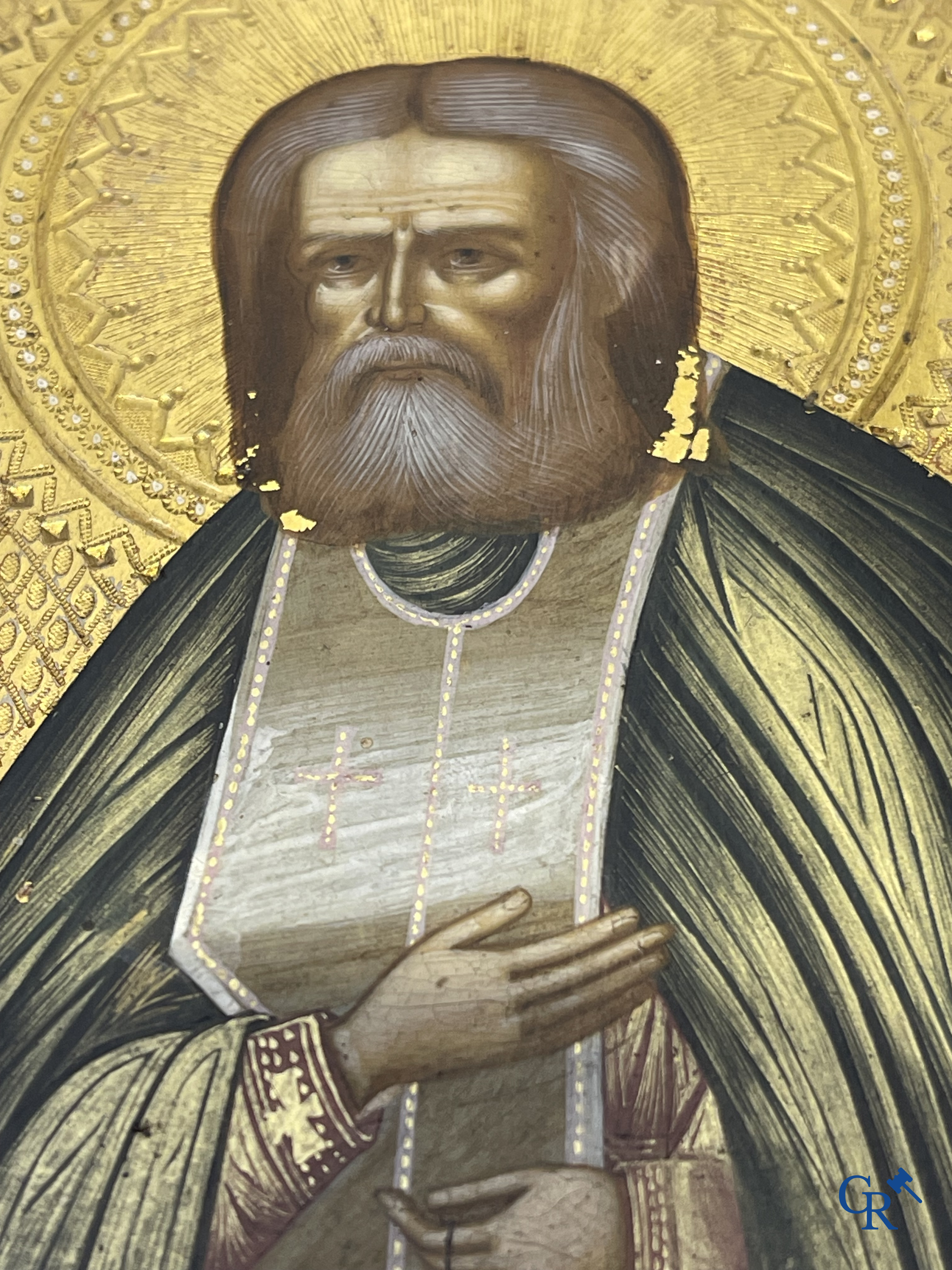 2 Russische ikonen. Ikoon met zilver oklad, meerdere keurmerken en een ikoon met Saint Seraphim of Sarov. 19e.