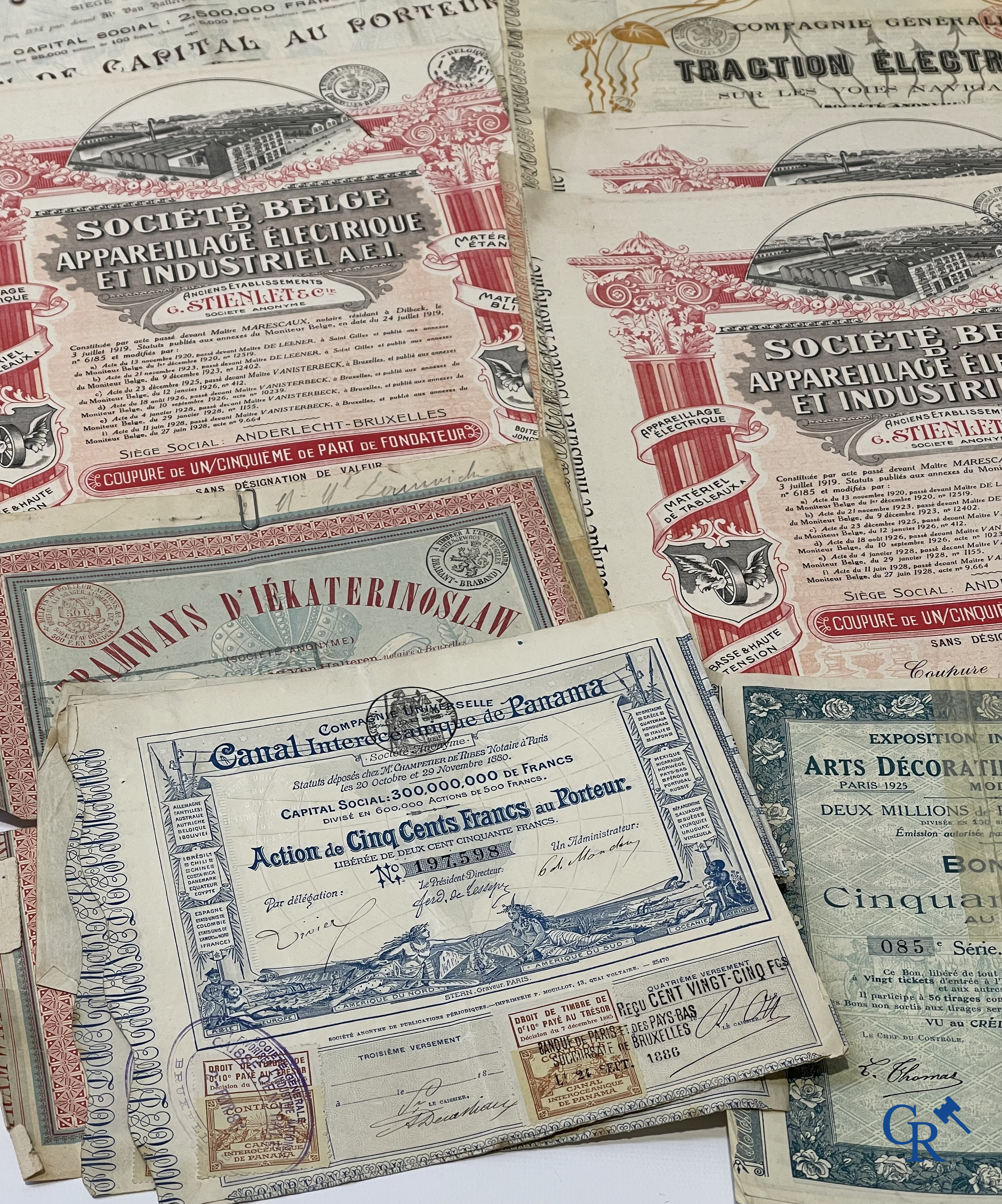 Interessant lot met oude aandelen en waardepapieren.