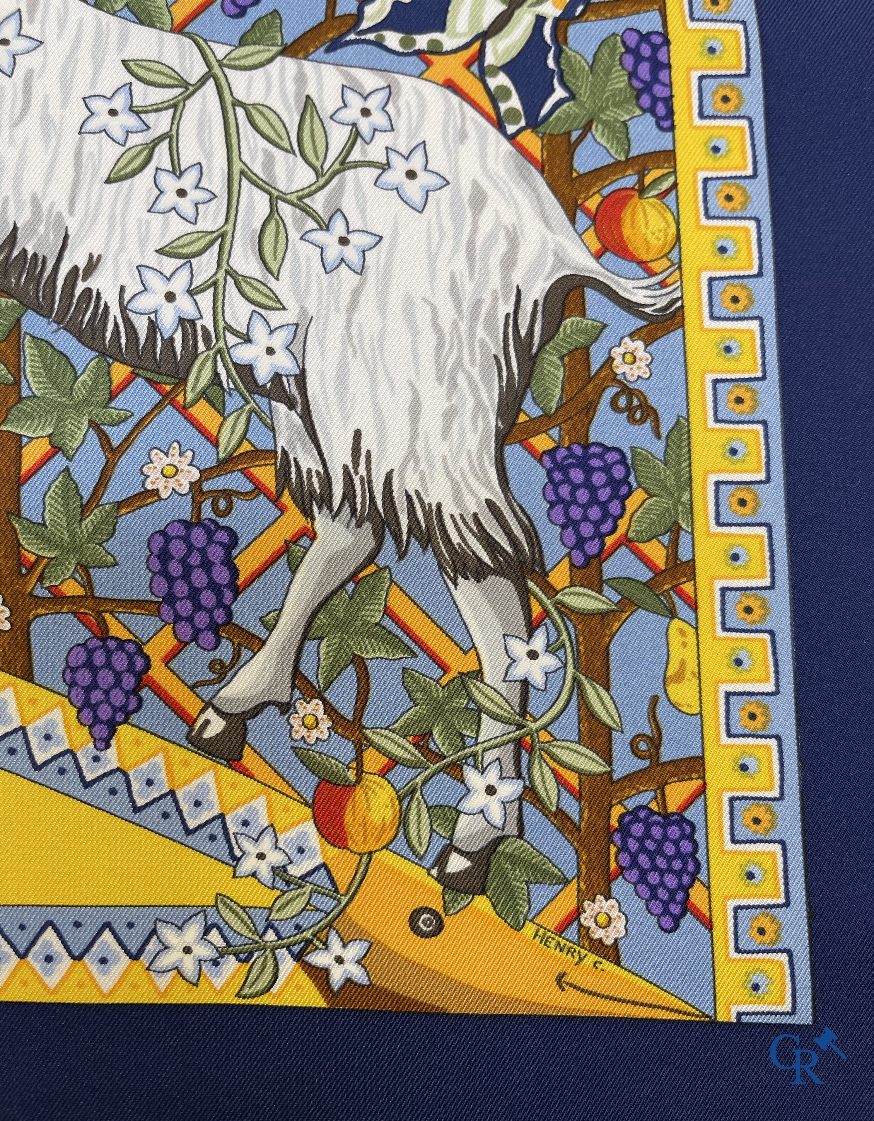 HERMES Paris. 2 Hermès sjaals in originele doos. Grand Manège, Henri d'Origny en Axis Mundi, Christine Henry.