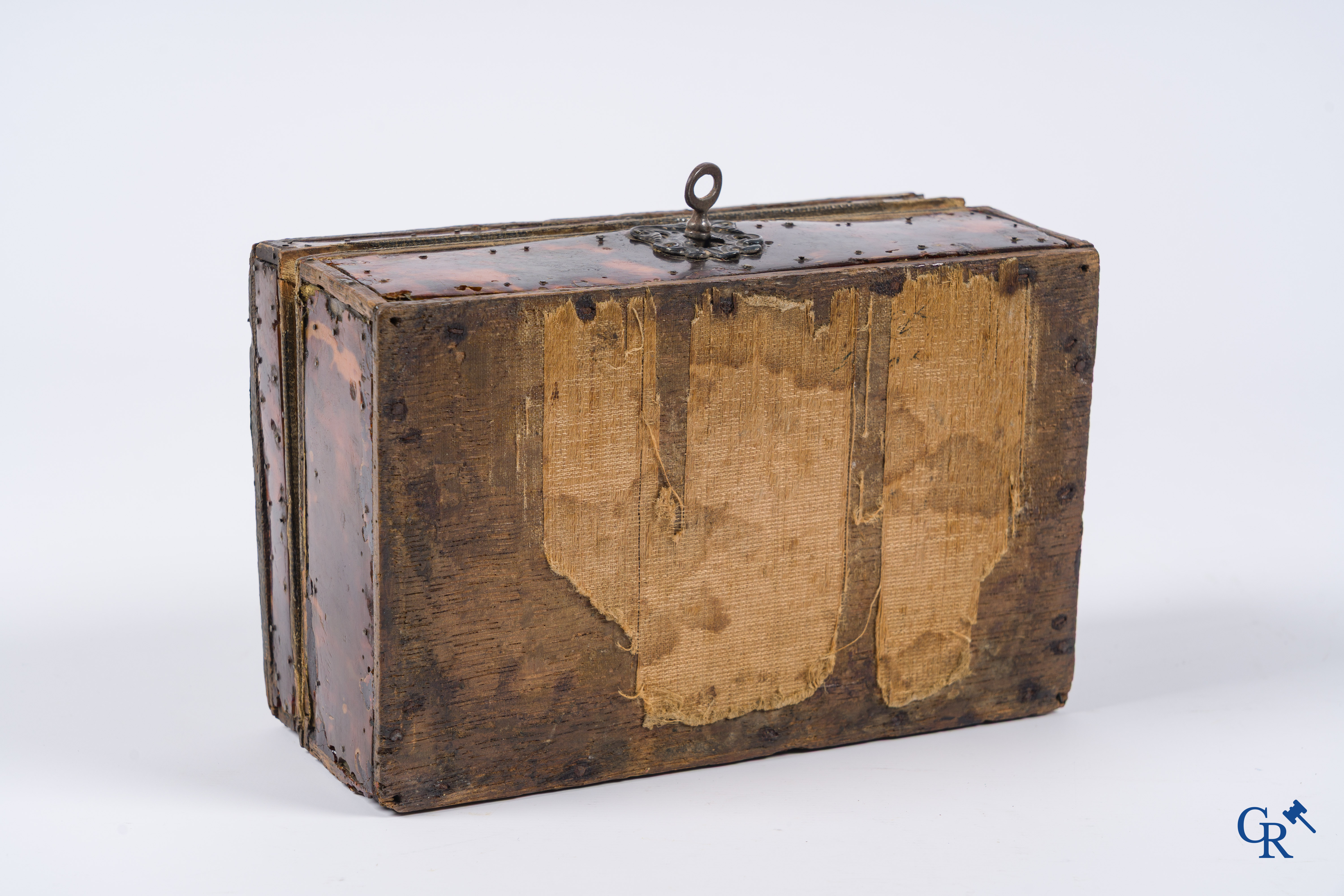France, 17th century. Tortoise-shell box with silver frames. Louis XIV.