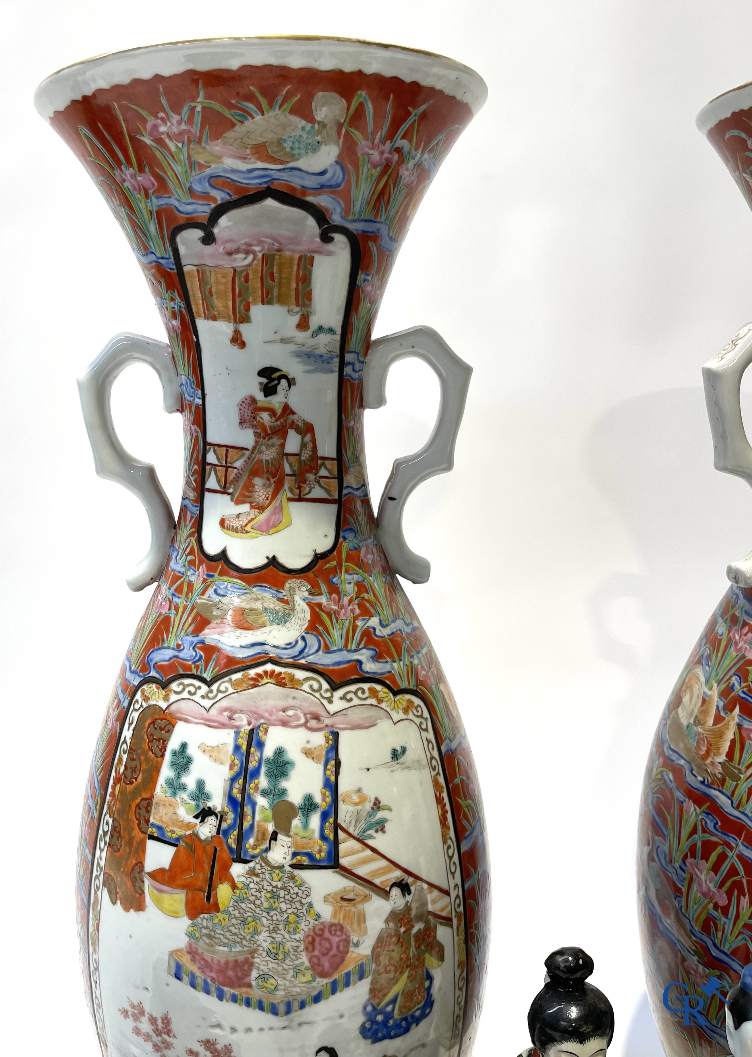 Aziatica. Een kavel met Chinees en Japans porselein. 19e en 20ste eeuw.