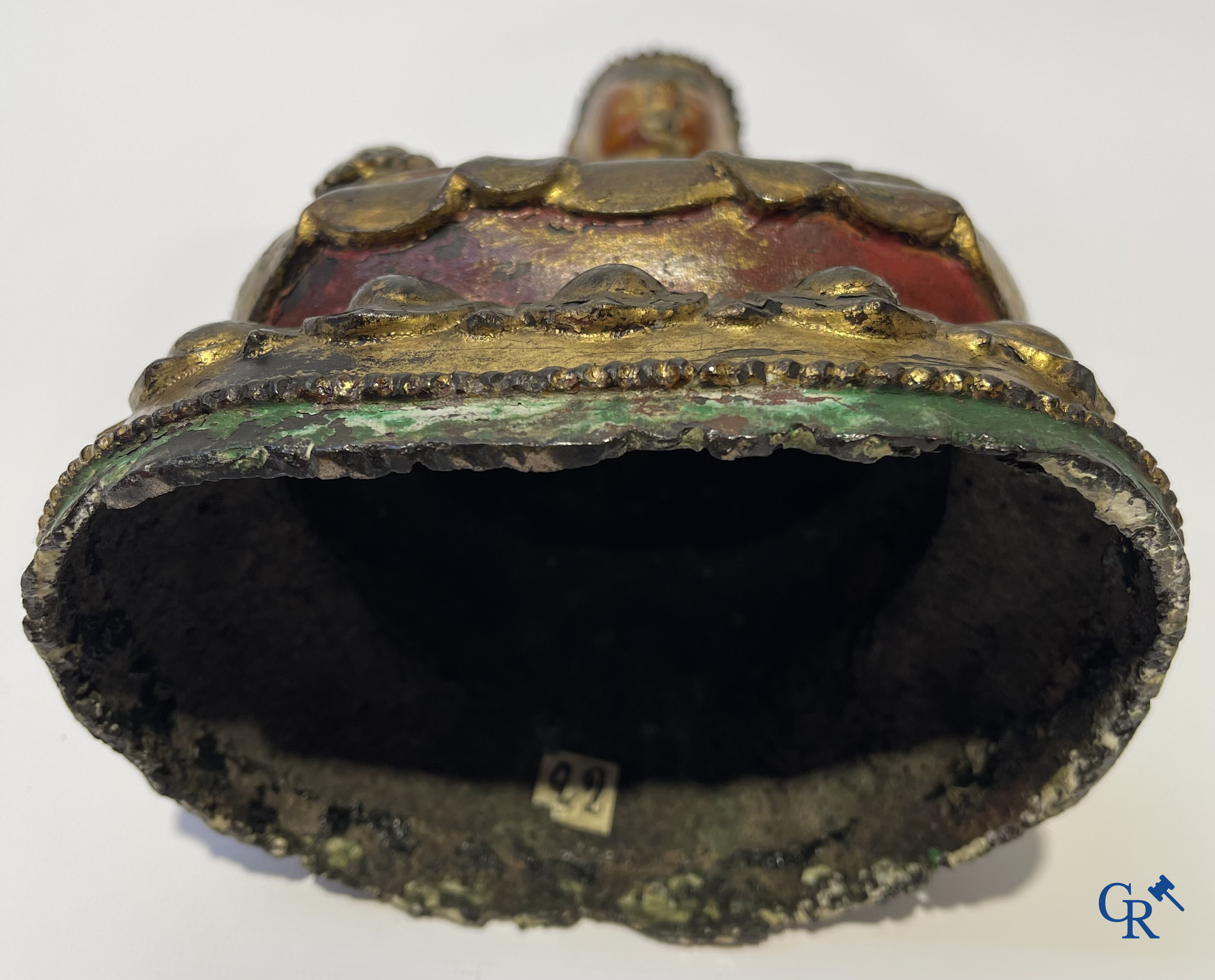 Aziatica, Een Sino-Tibetaanse vergulde bronzen Boeddha. 17e-18e eeuw.