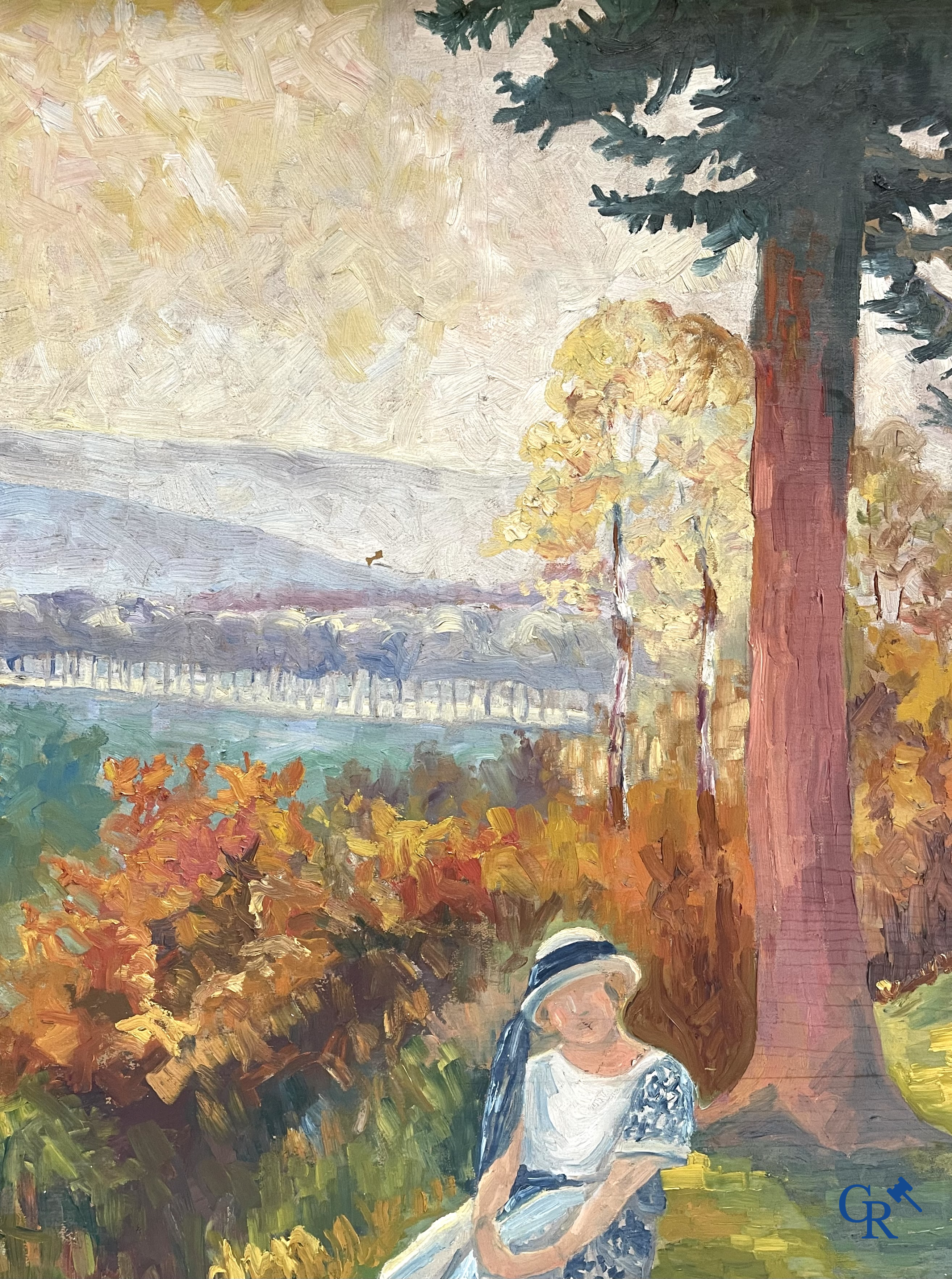 Art Deco schilderij. Vrouw met hoed zittend langs een bosweg. Olie op paneel. Onleesbaar gesigneerd, gedateerd 1923.