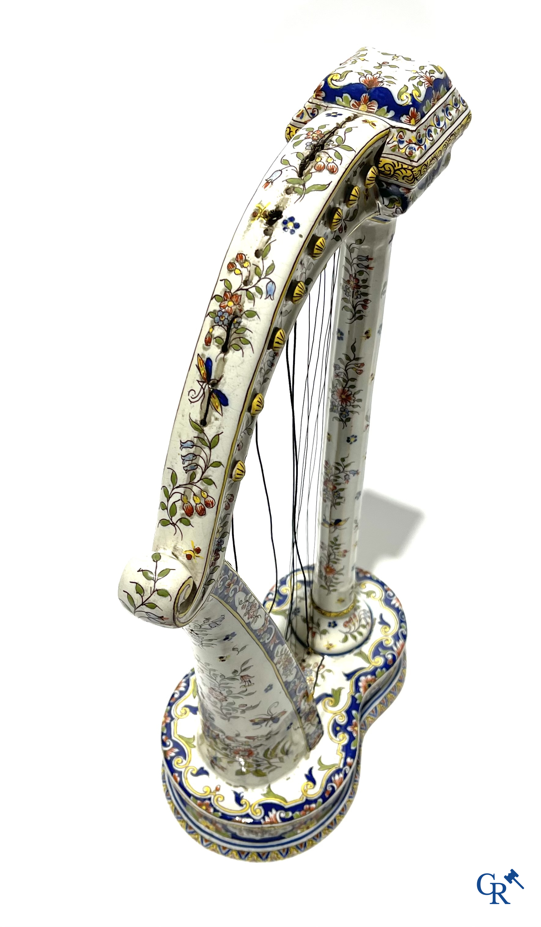 Faience of Rouen, Devres. Interesting and large lot with various polychrome pieces. 19th century.