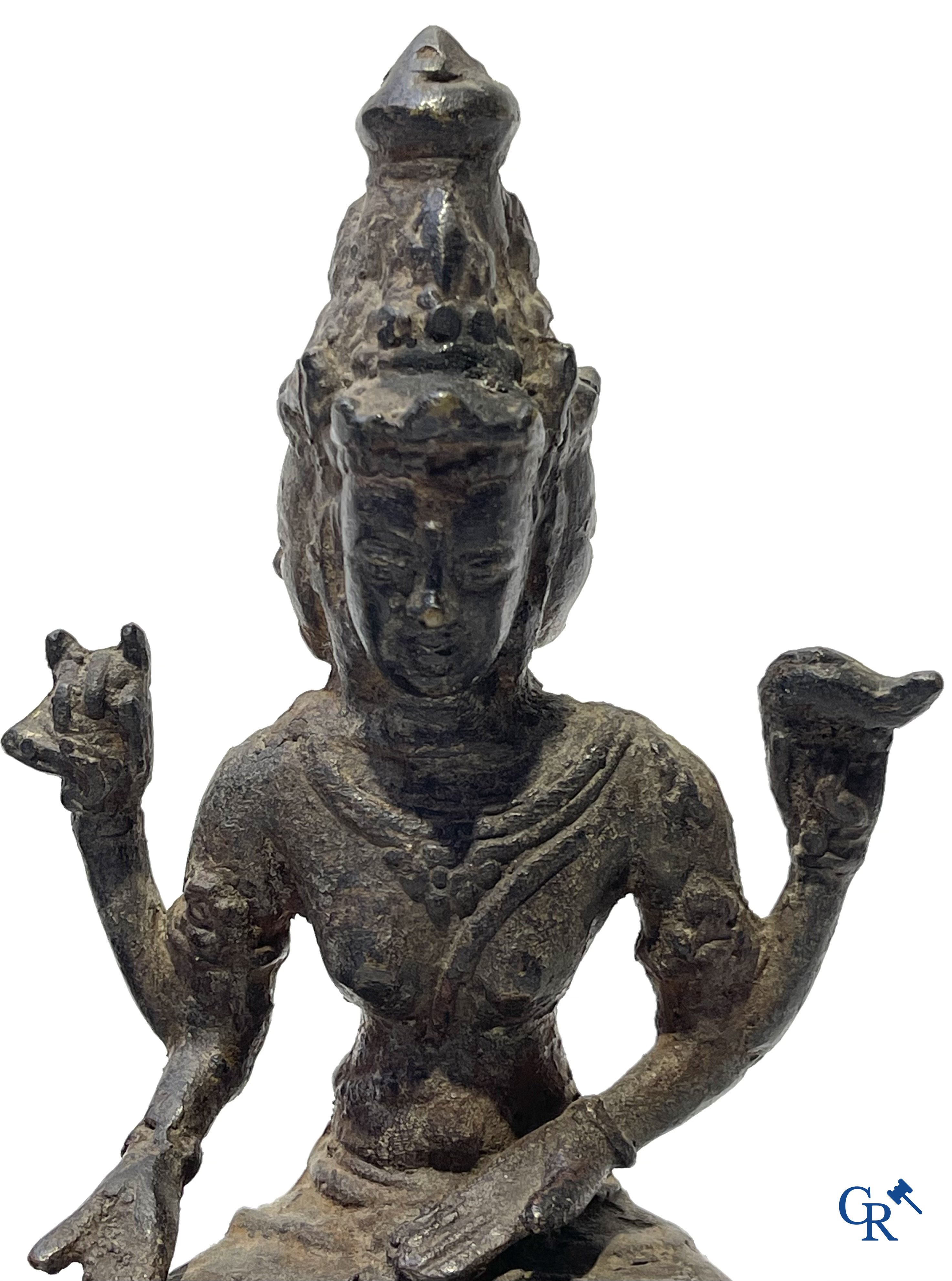 Aziatica. Een zilver, jade en filigraan dekselpot, 2 geëmailleerde filigraan Fo-honden en een bronzen boeddha.