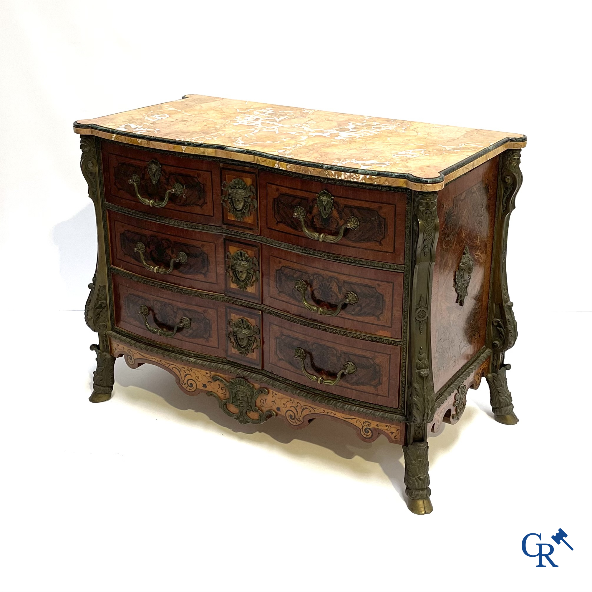 Uitzonderlijke commode Mazarine in marquetterie en brons. Plateau in Italiaanse Sienna marmer. LXIV-stijl.