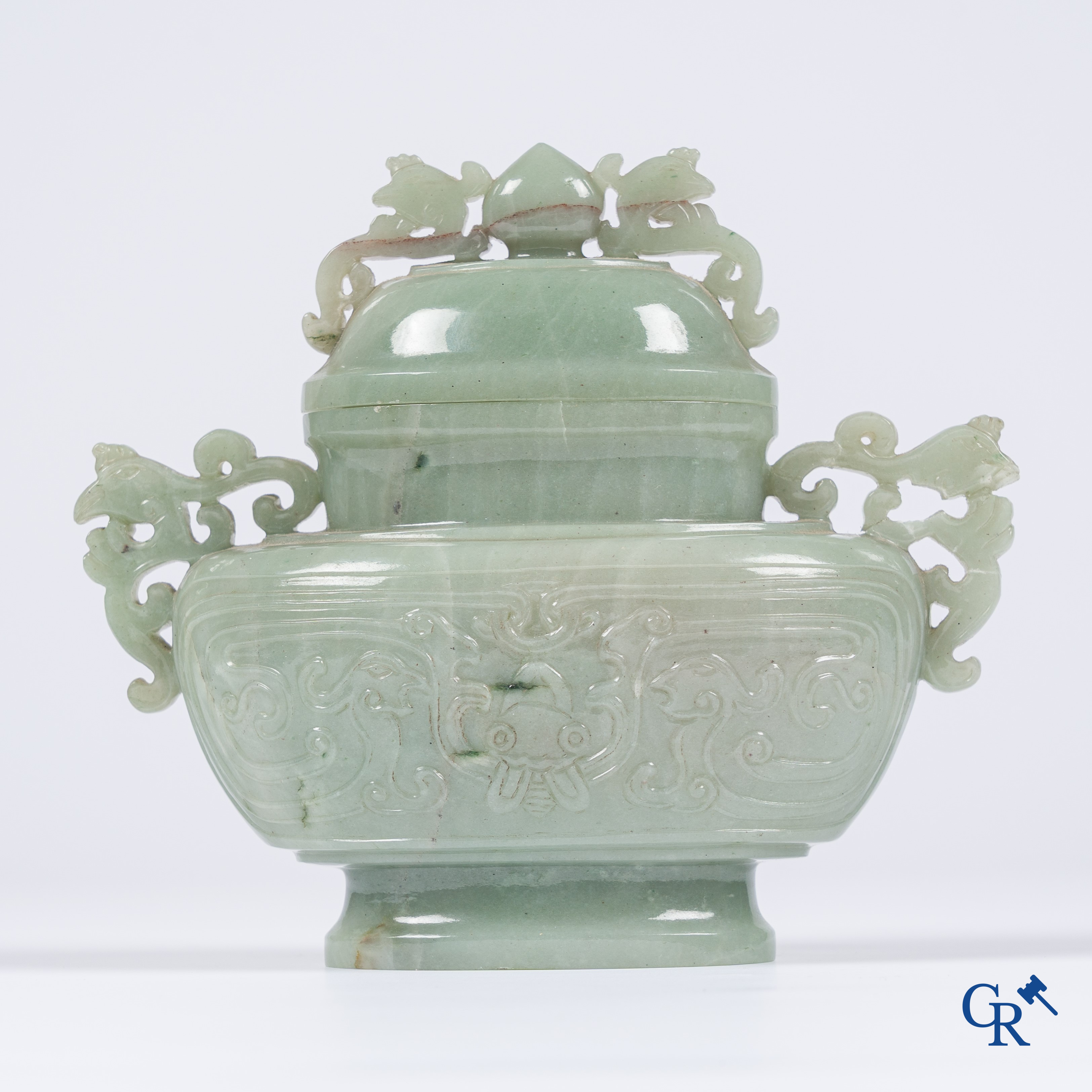 Art Asiatique, Chine, un brûleur d'encens en jade.