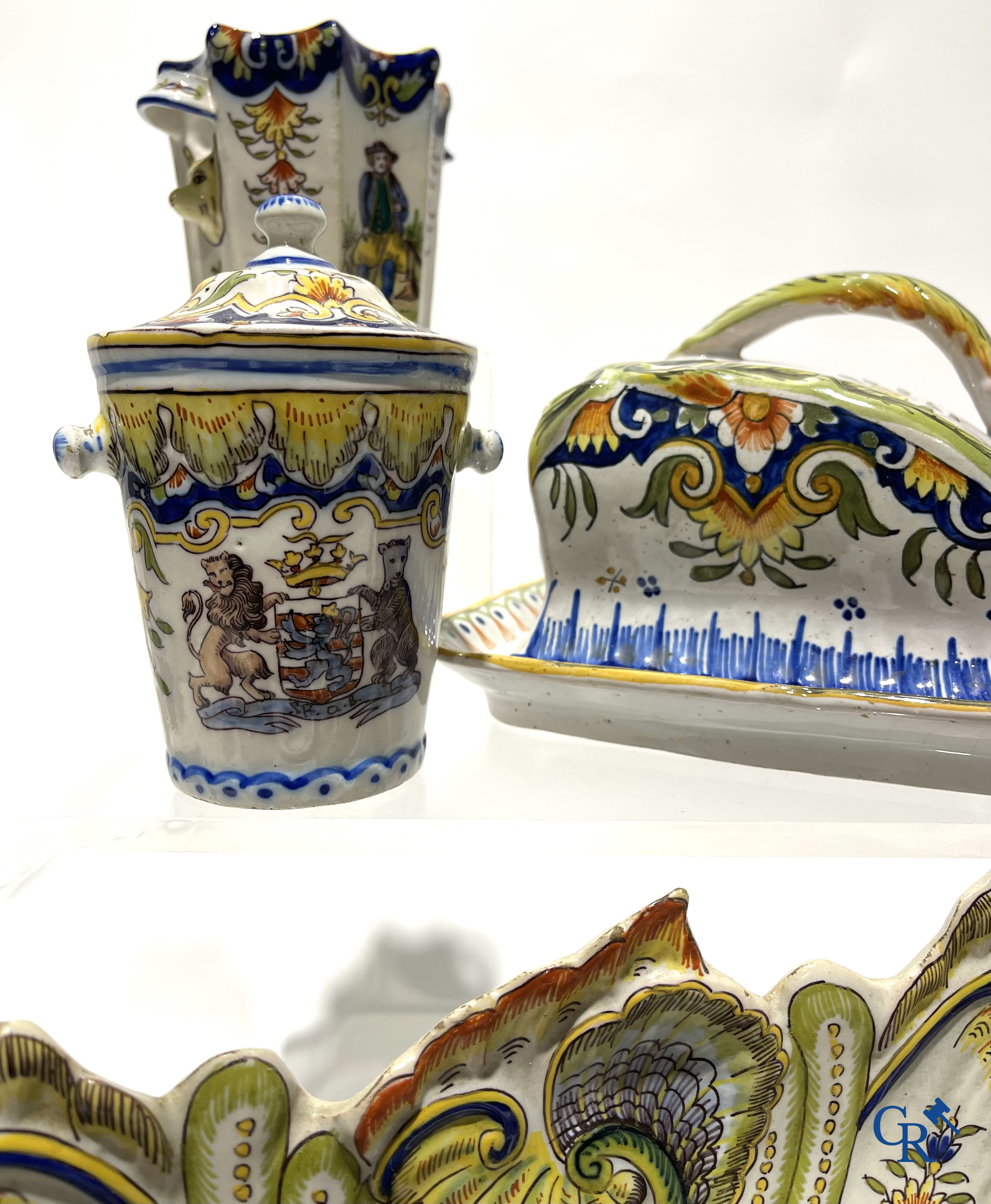 Faience of Rouen, Devres. Interesting and large lot with various polychrome pieces. 19th century.