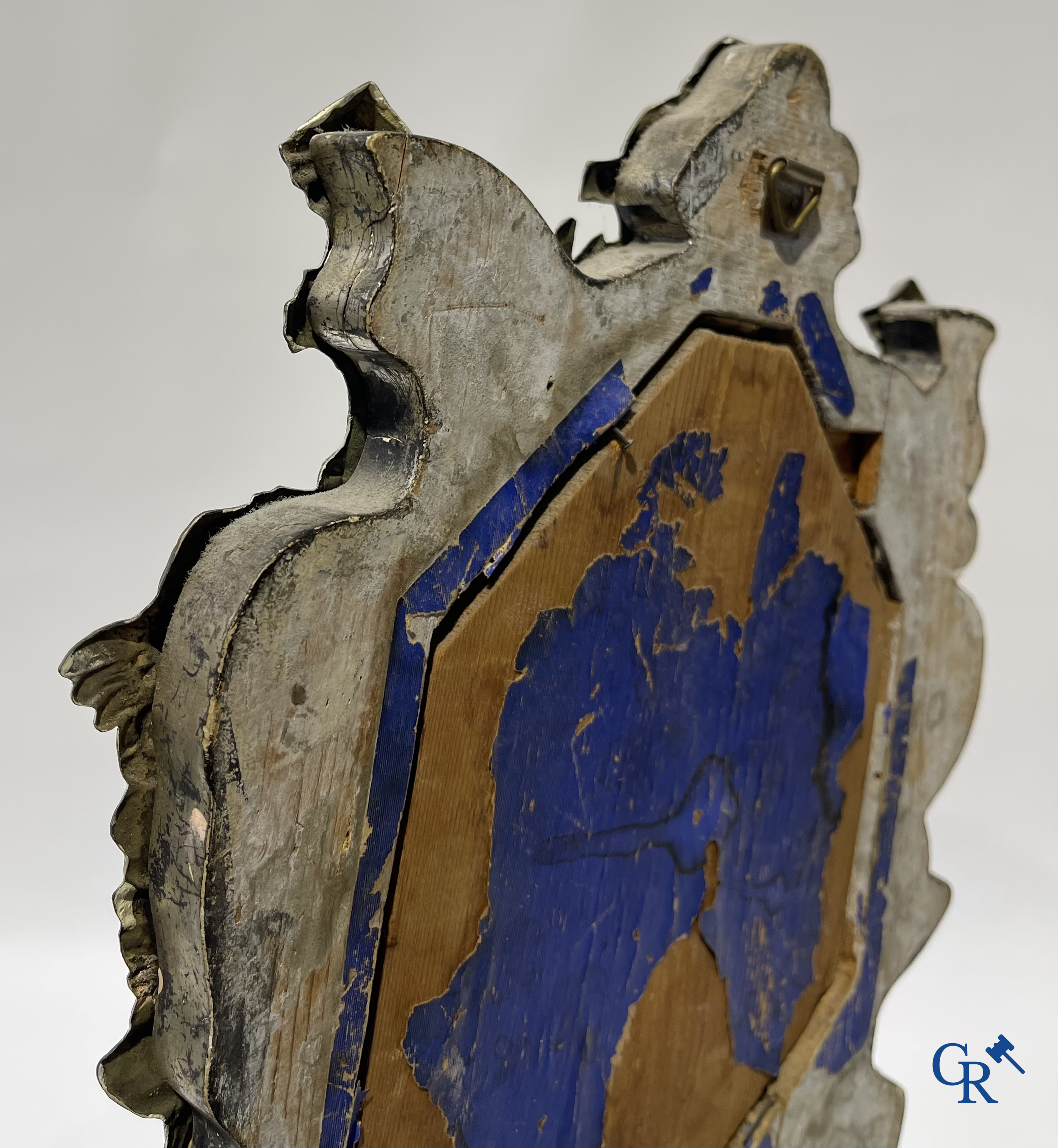 Paar wandlichten met spiegels, koper en bronzen kaarsenhouders. XVIIIe eeuw. Met certificaat uit 1984 van J. Zeberg.