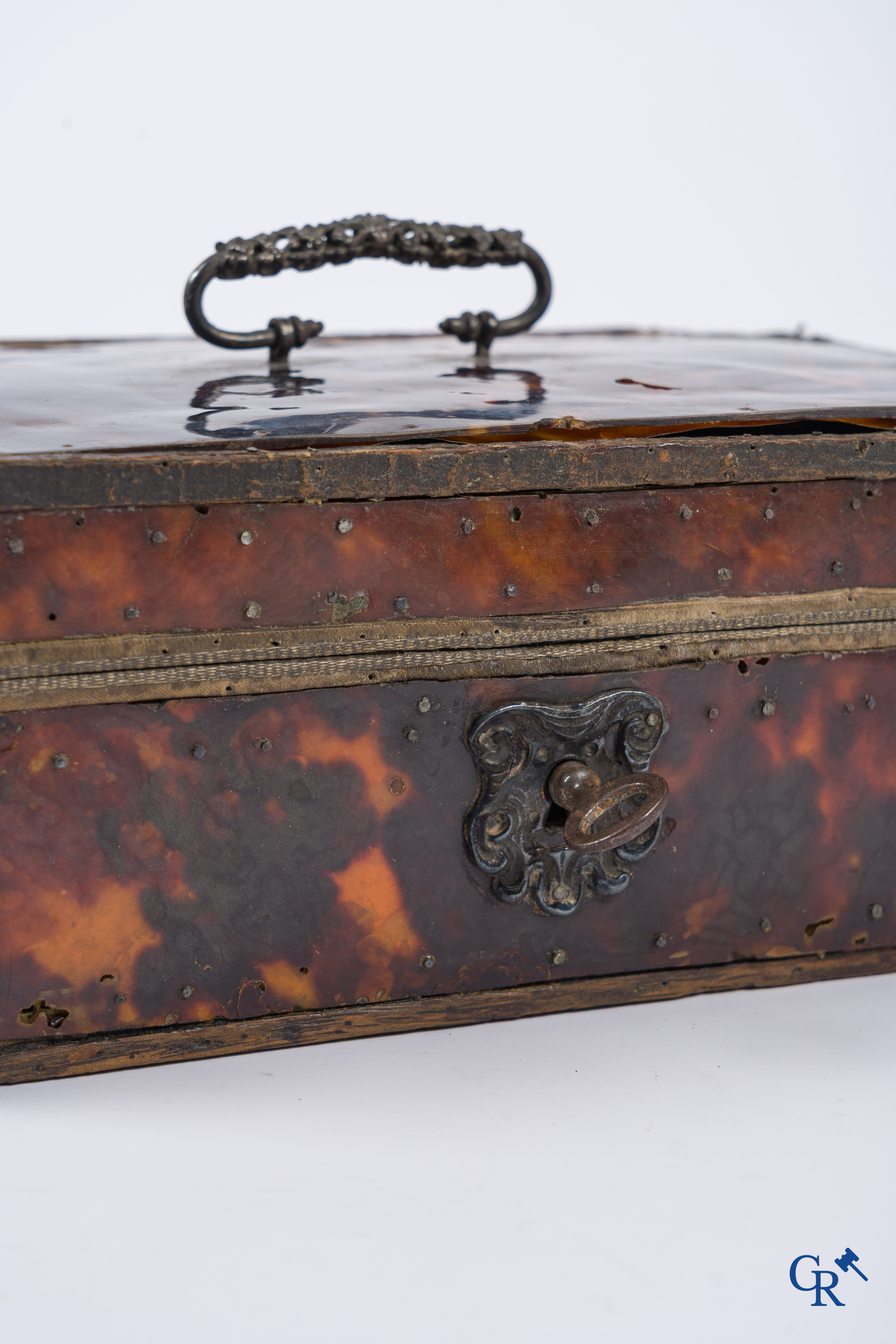 France, 17th century. Tortoise-shell box with silver frames. Louis XIV.