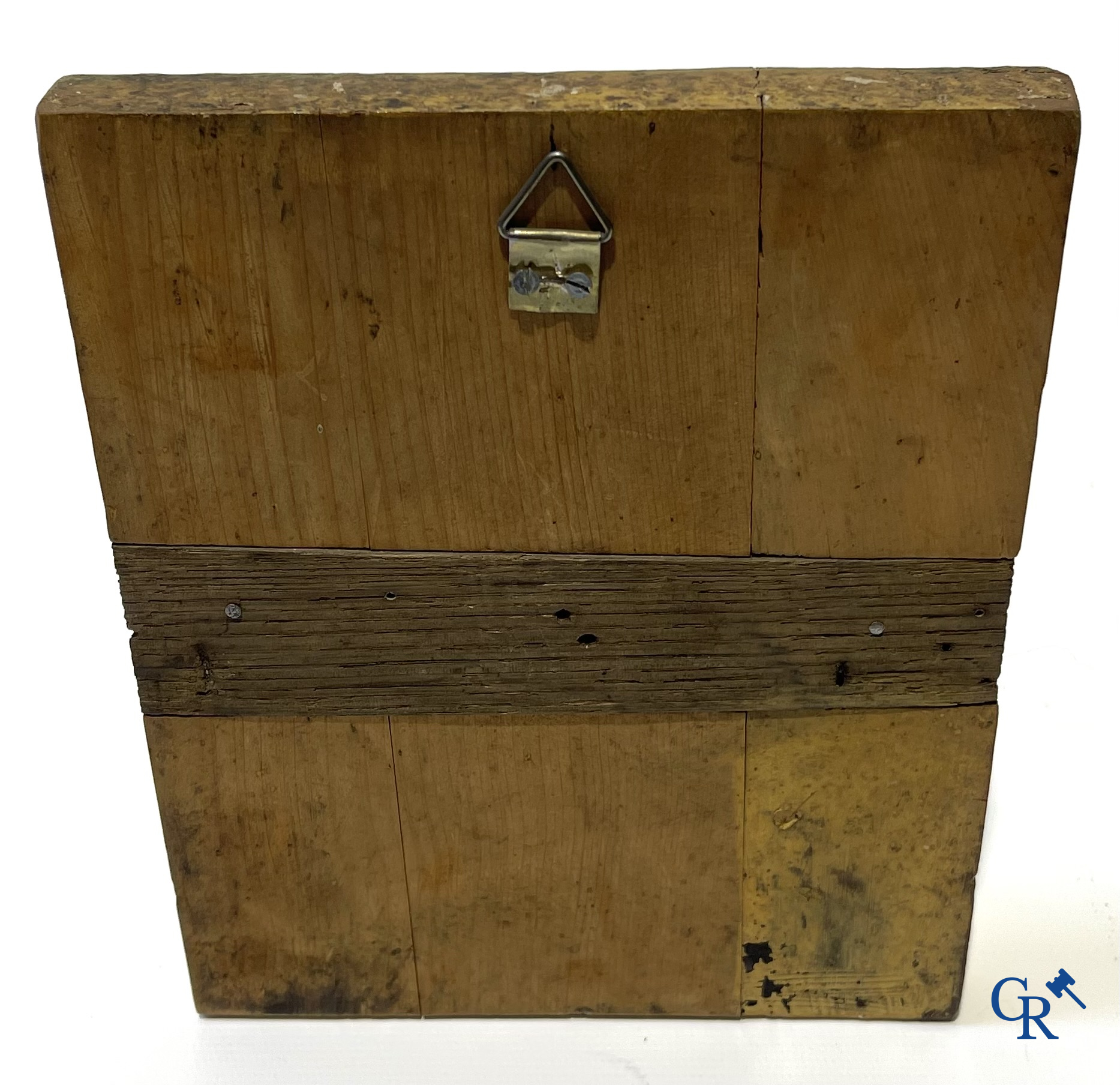 2 Russische ikonen. Ikoon met zilver oklad, meerdere keurmerken en een ikoon met Saint Seraphim of Sarov. 19e.