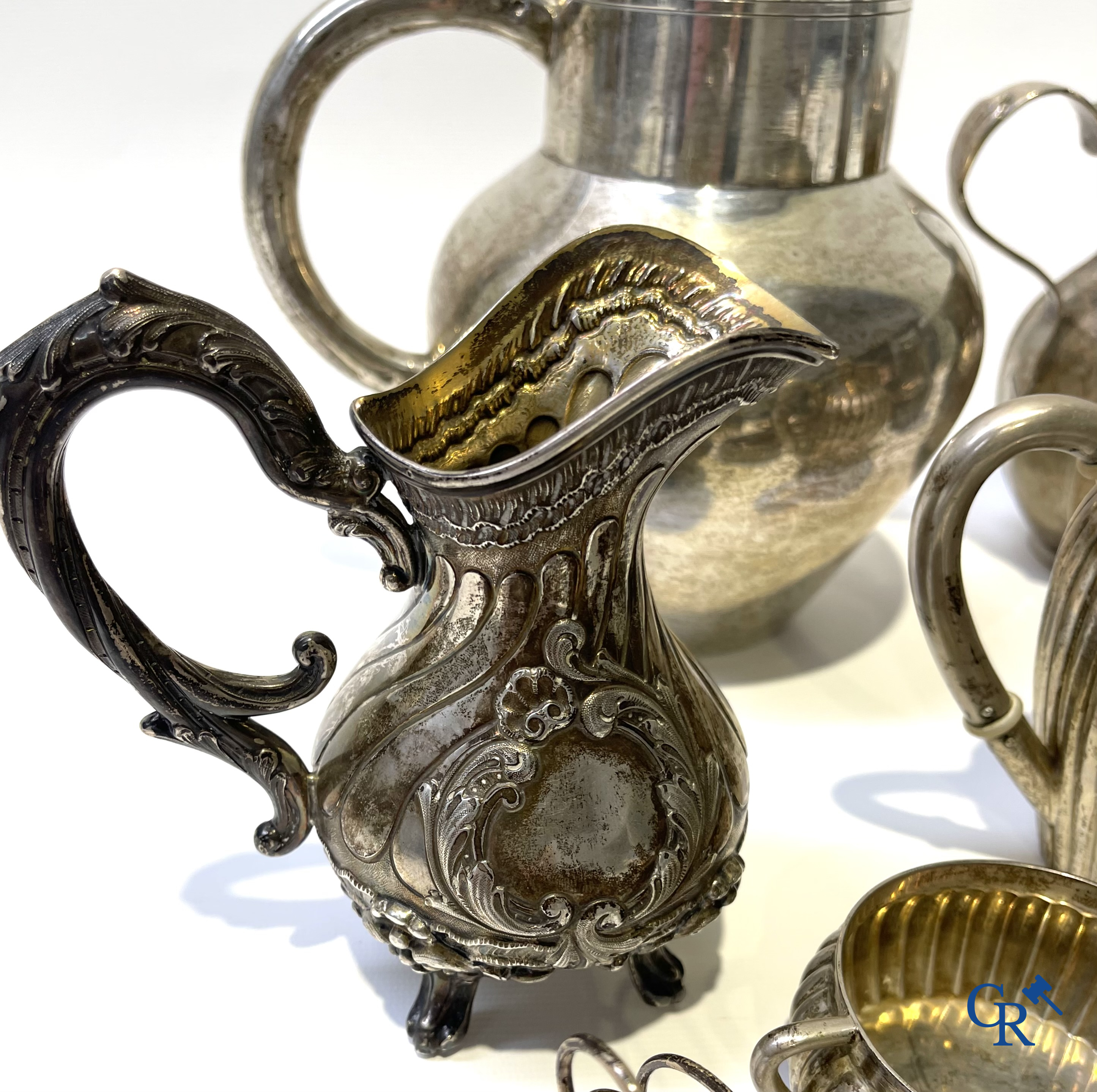 Zilver. Groot en mooi lot diverse vormstukken in zilver. 19de en 20ste eeuw.