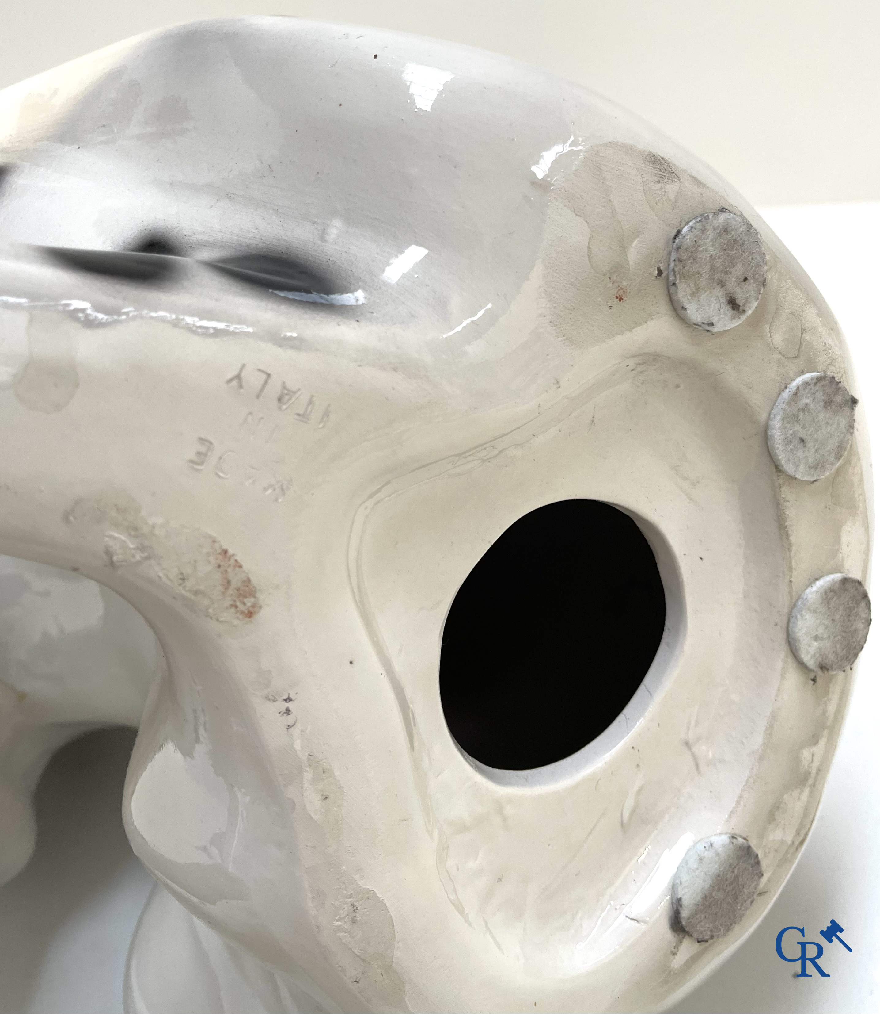 Een grote Dalmatiër in Italiaanse keramiek. Circa 1980.