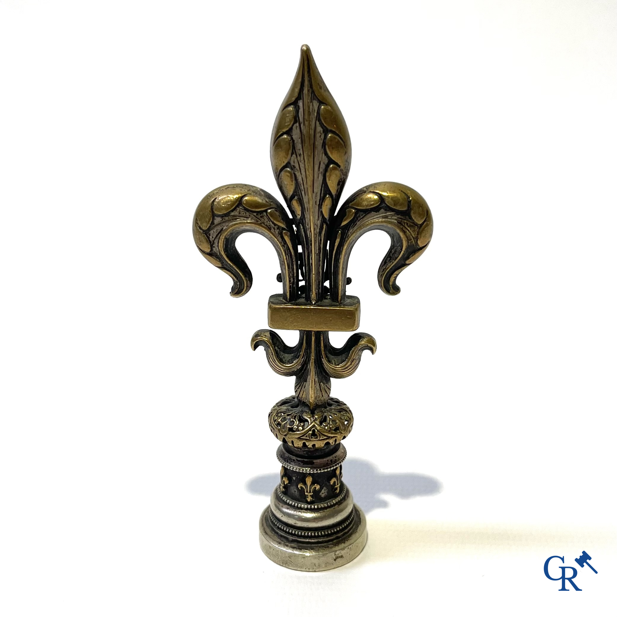 Bronzen zegelstempel in de vorm van een Franse lelie, Fleur de lys. Frankrijk 19e eeuw.