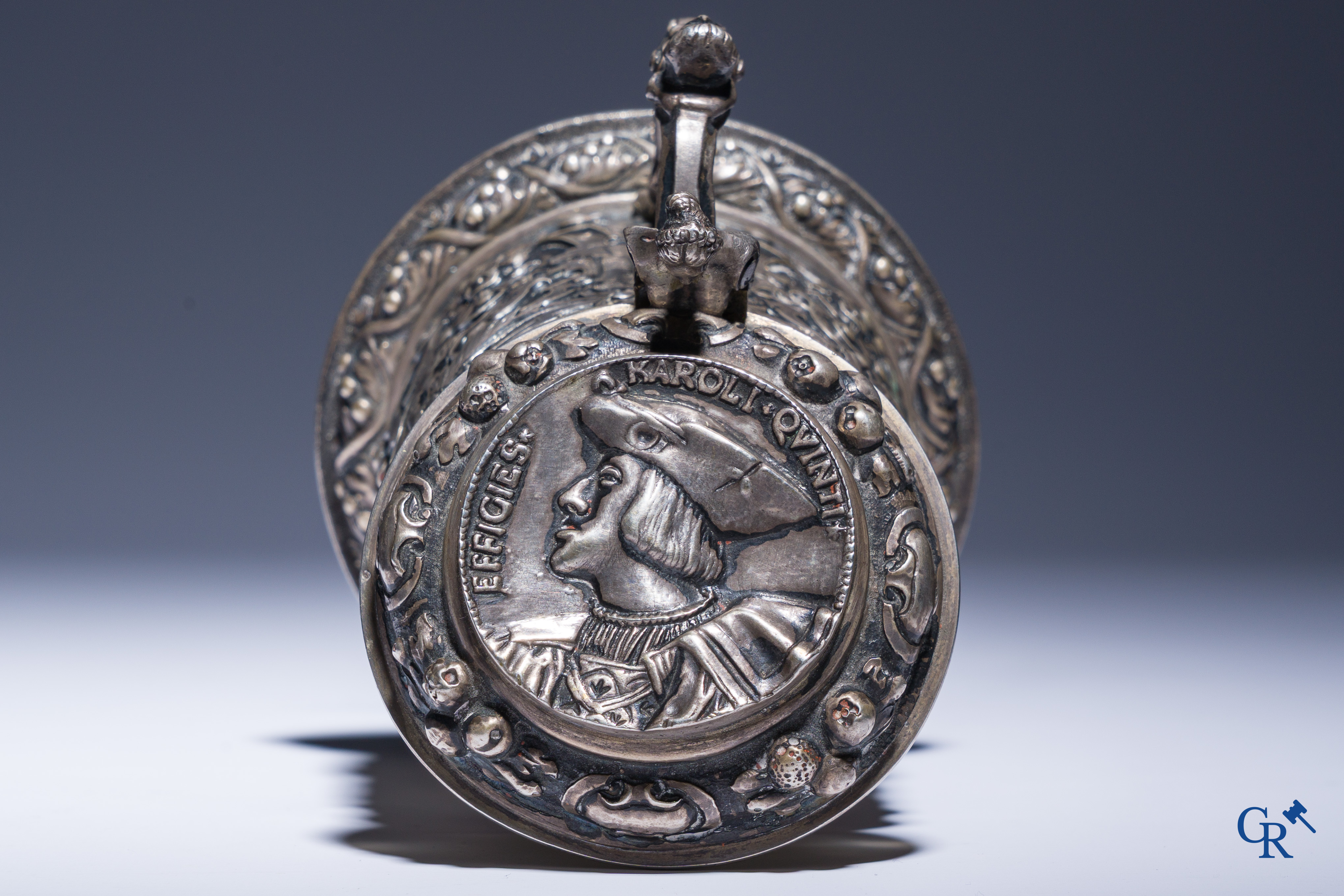 Zilver, Tankard. Profiel van Karel V "Karoli qvinti effigies" en een afbeelding van de Zuilen van Hercules.