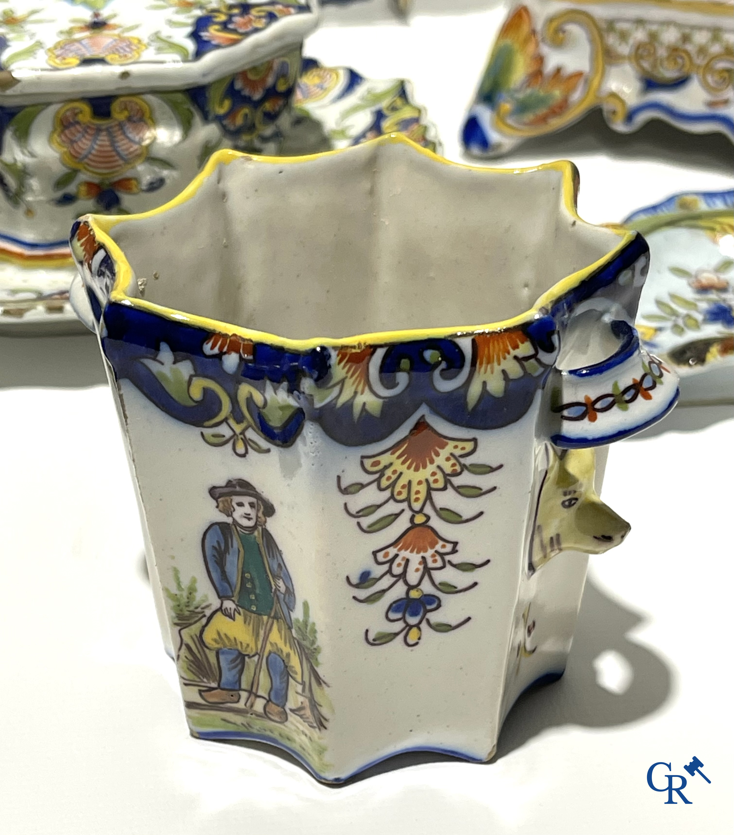 Faience of Rouen, Devres. Interesting and large lot with various polychrome pieces. 19th century.