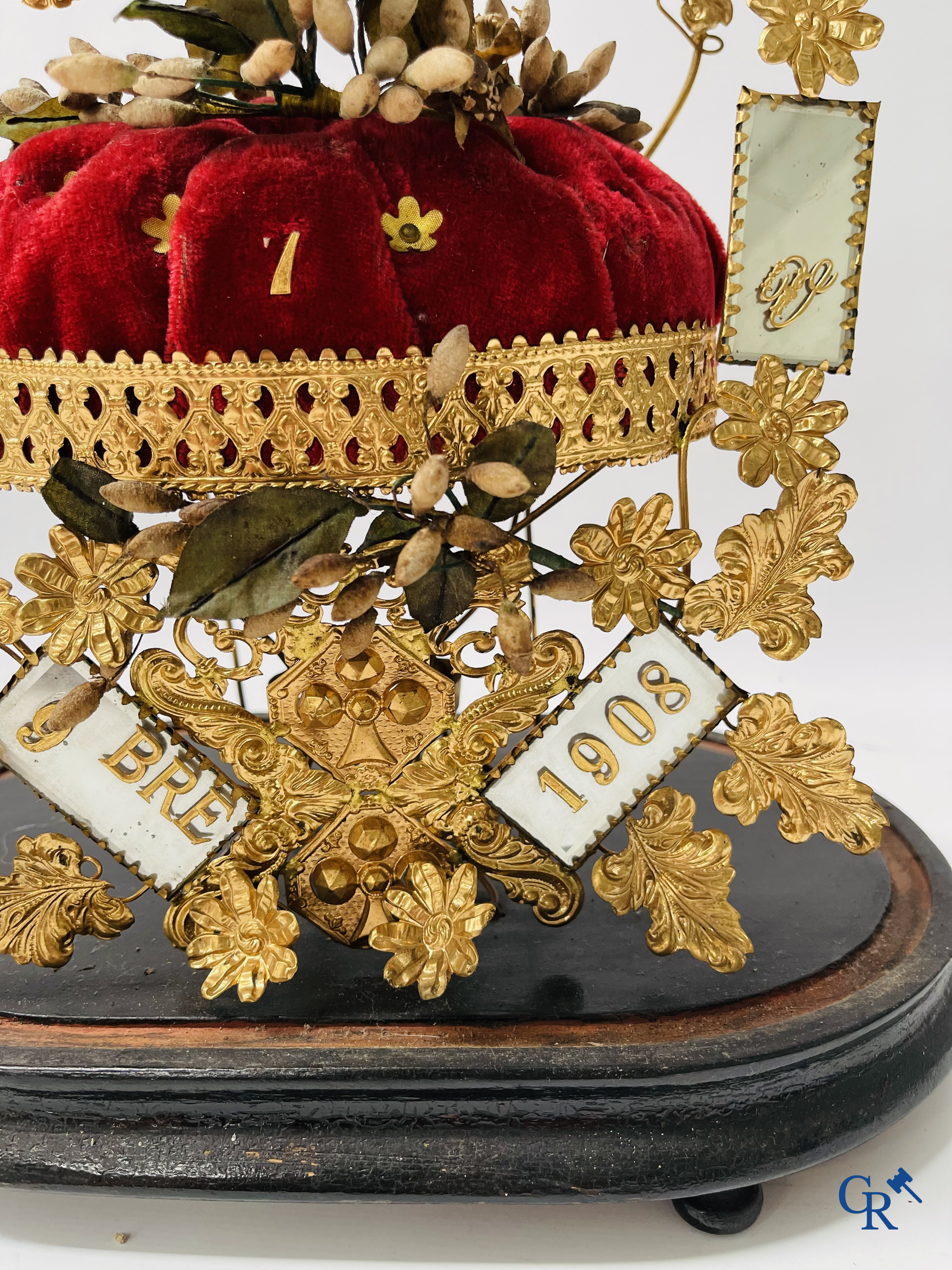 2 domes with wedding bouquet, one with flowers in biscuit, another with mirrors, dated 1908.