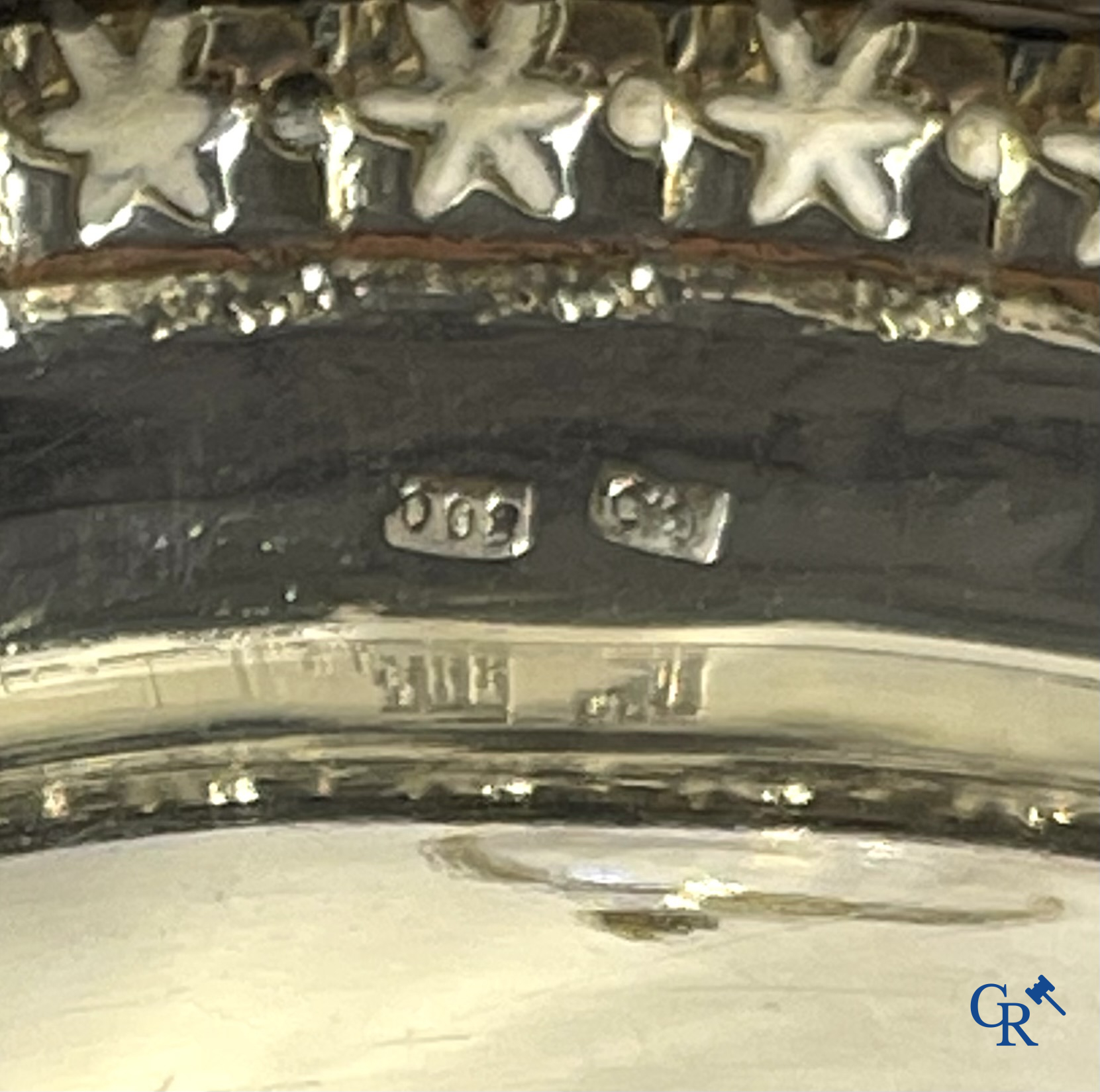 A lot of 2 decanters in crystal, an ink set in silver 800°/00 and a lid vase.