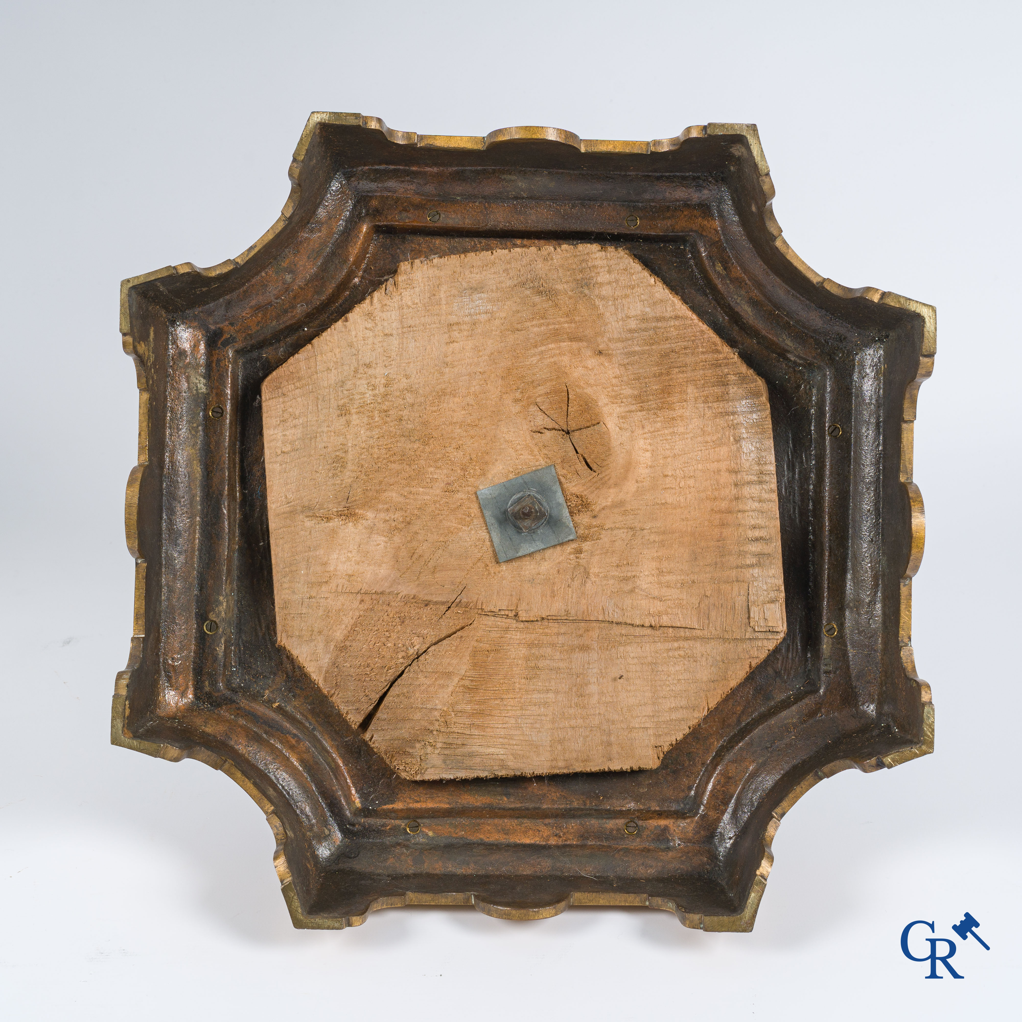 Sèvres. Een paar grote vazen op draaisokkel in Sèvres porselein met bronzen monturen. Gesigneerd Bertren. LXVI-stijl.