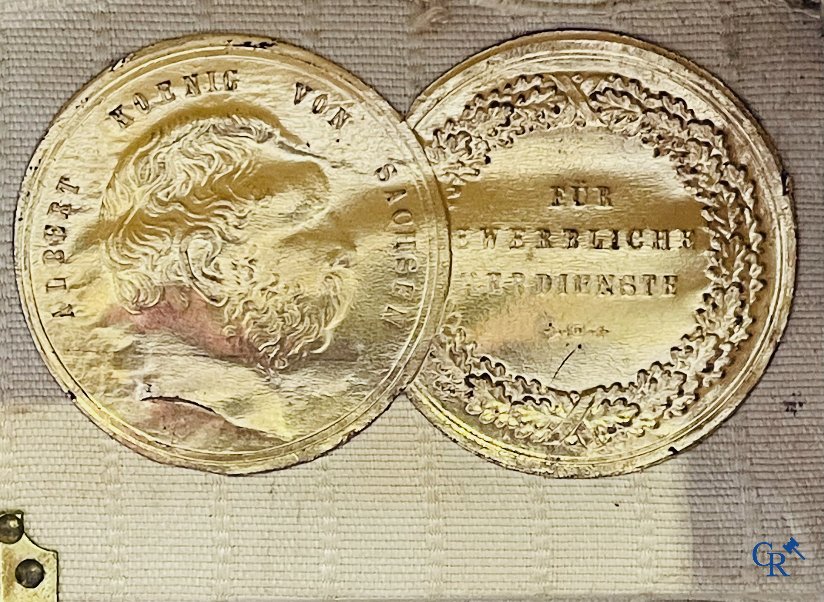 Antieke koffer. Buitengewone grote reiskoffer met dressing. Meerdere schuiven en opbergvakken. Circa 1900.