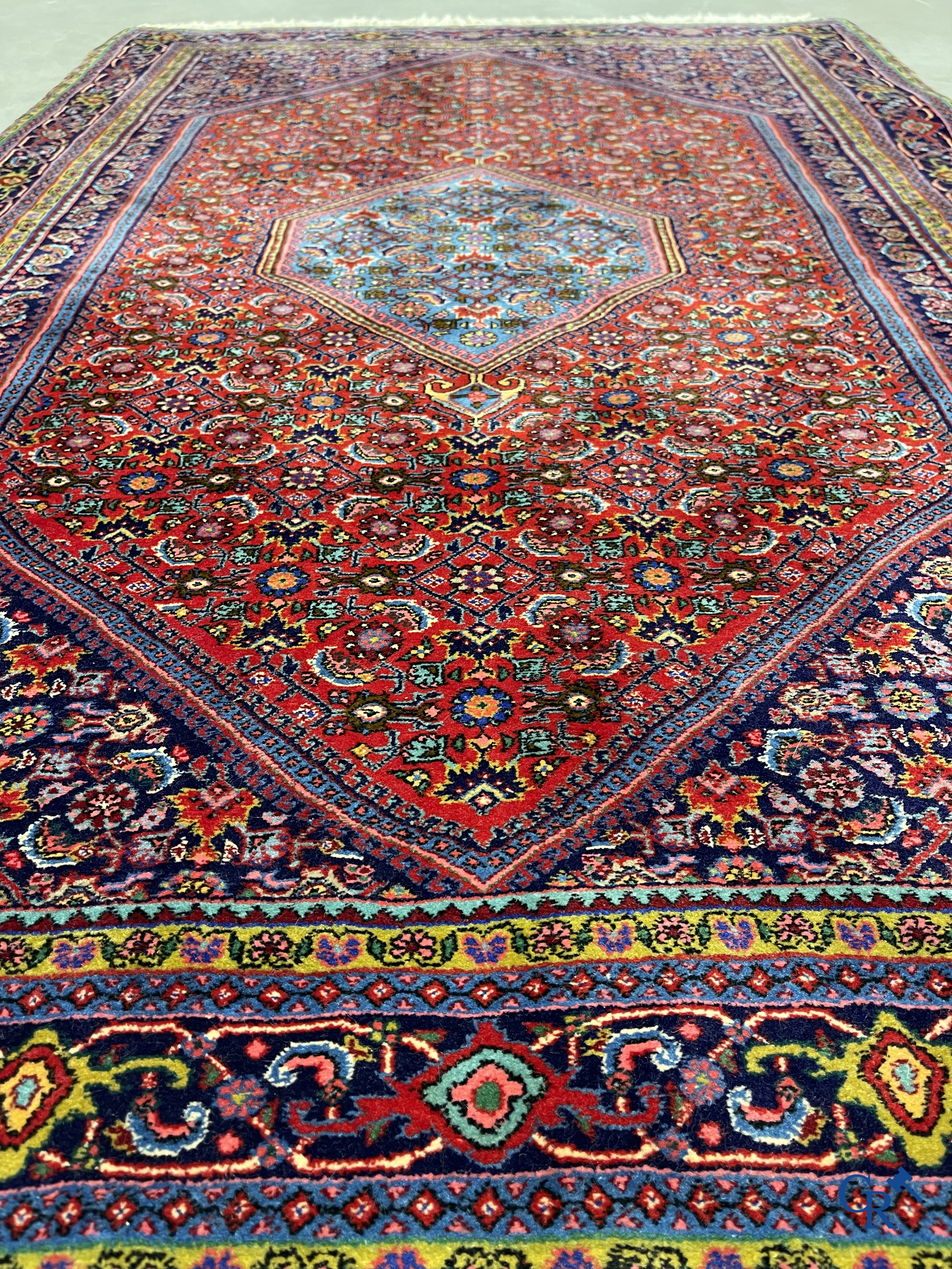 Oosterse tapijten. 2 handgeknoopte tapijten in wol.