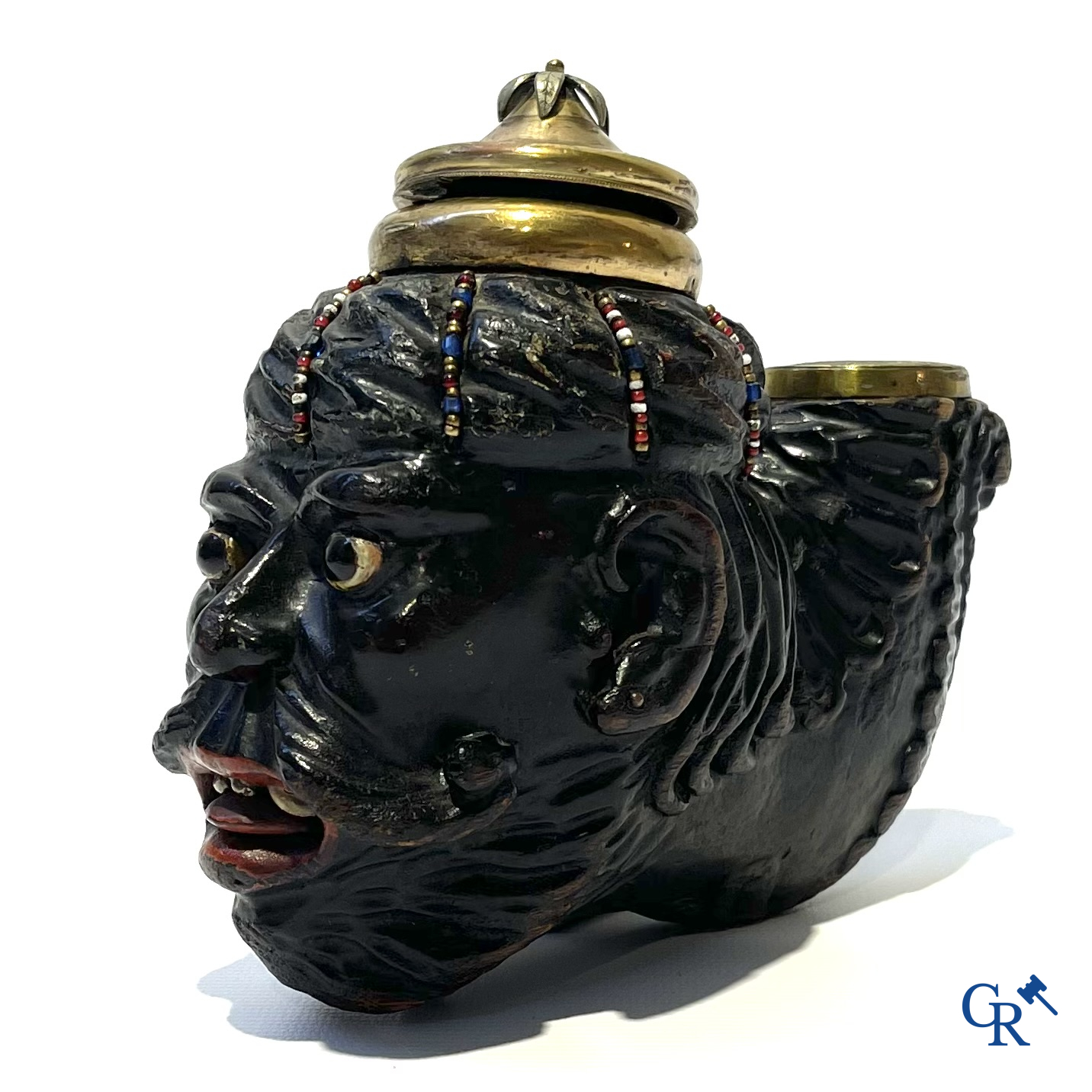 Uitzonderlijk grote zogenaamde Ulmer tabakspijp in gesneden en gepolychromeerd hout. Duitsland of Zwitserland 18e eeuw.