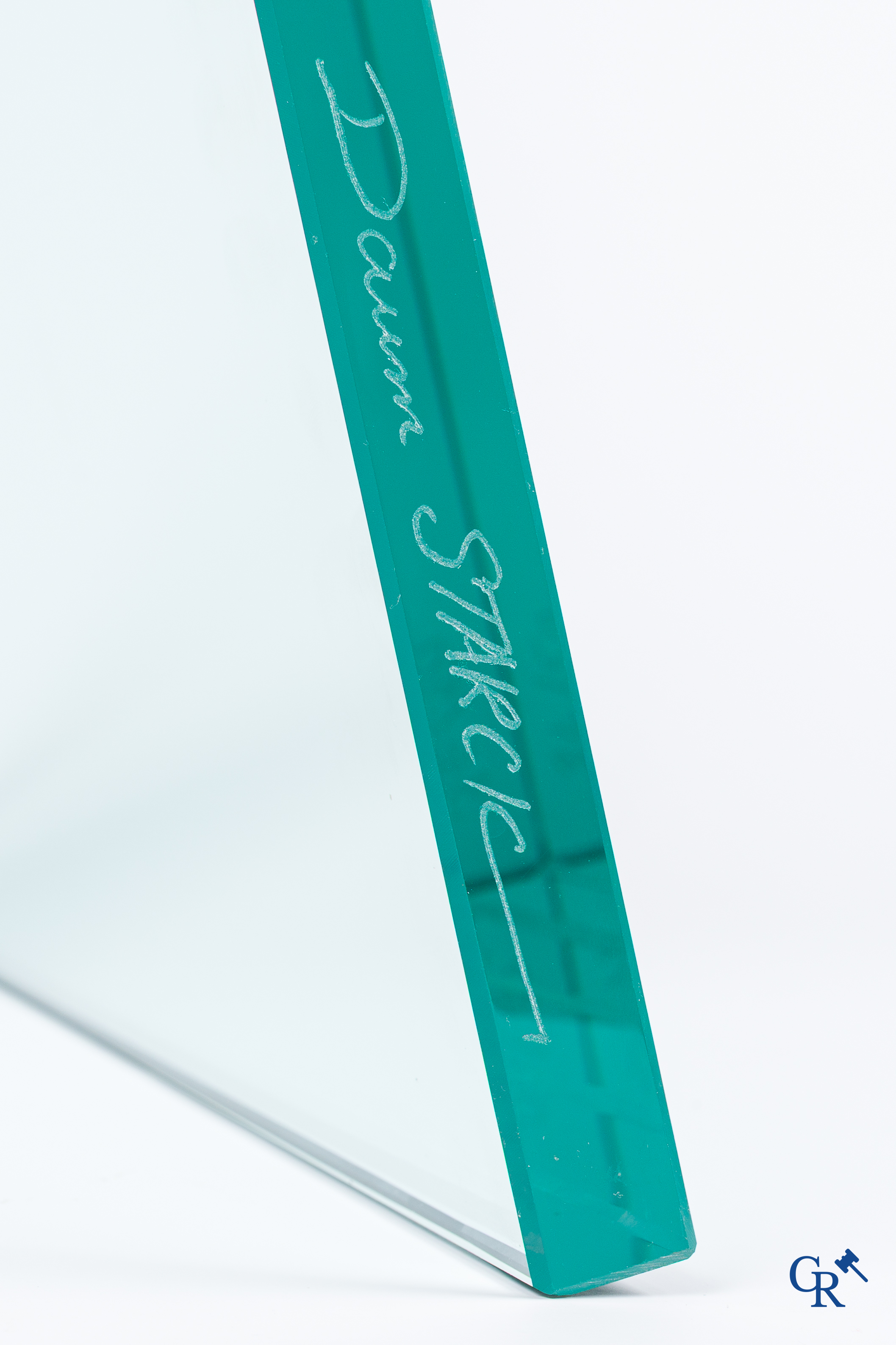 Philippe Starck (1949) en Daum. Een gesigneerde en genummerde vaas "Une étrangeté sous un mur" Ontwerp uit 1988.