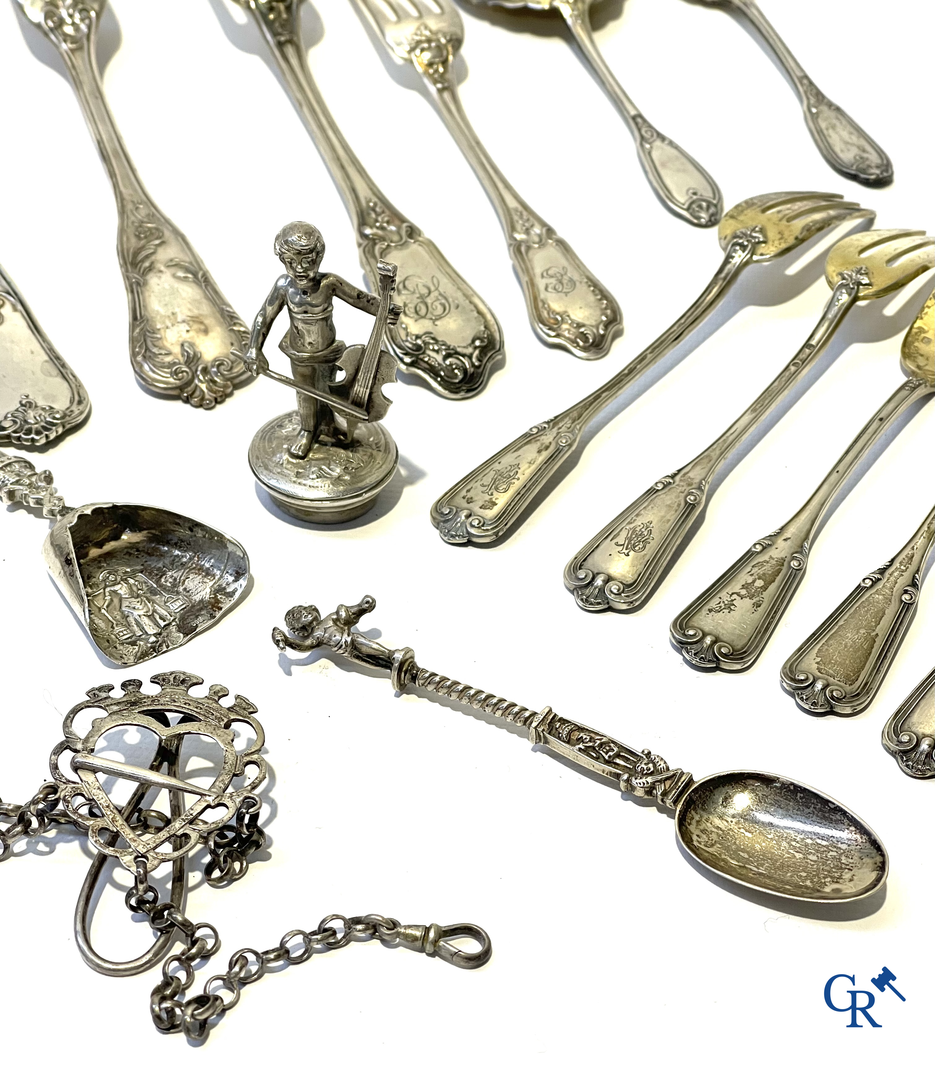 Zilver. Lot met divers bestek en objecten in zilver. 19e eeuw.