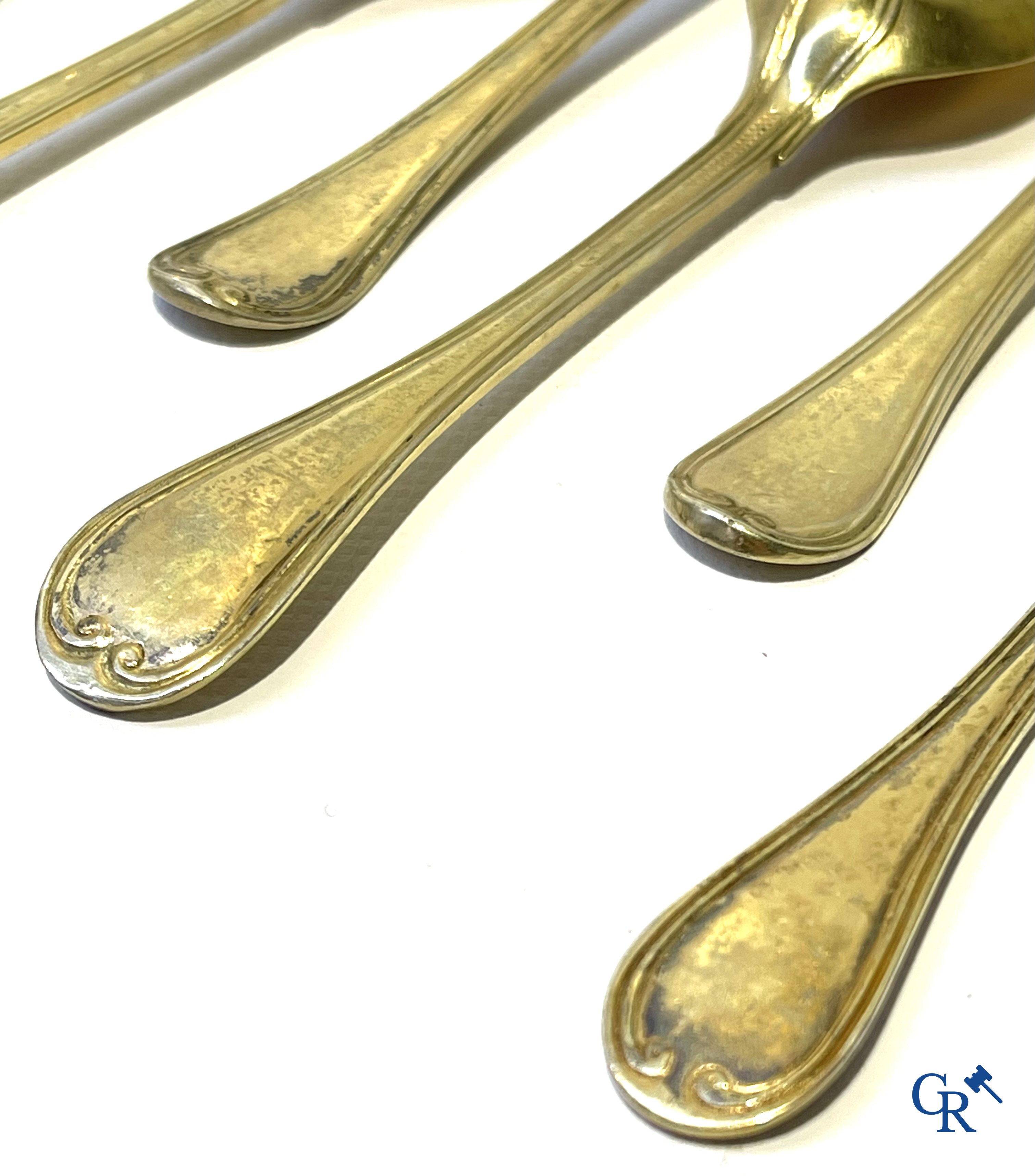 Zilver. Reeks van 12 dessert lepels in vermeil. Licht uitgewiste keurmerken. Hoogstwaarschijnlijk Luik. 18e  eeuw.