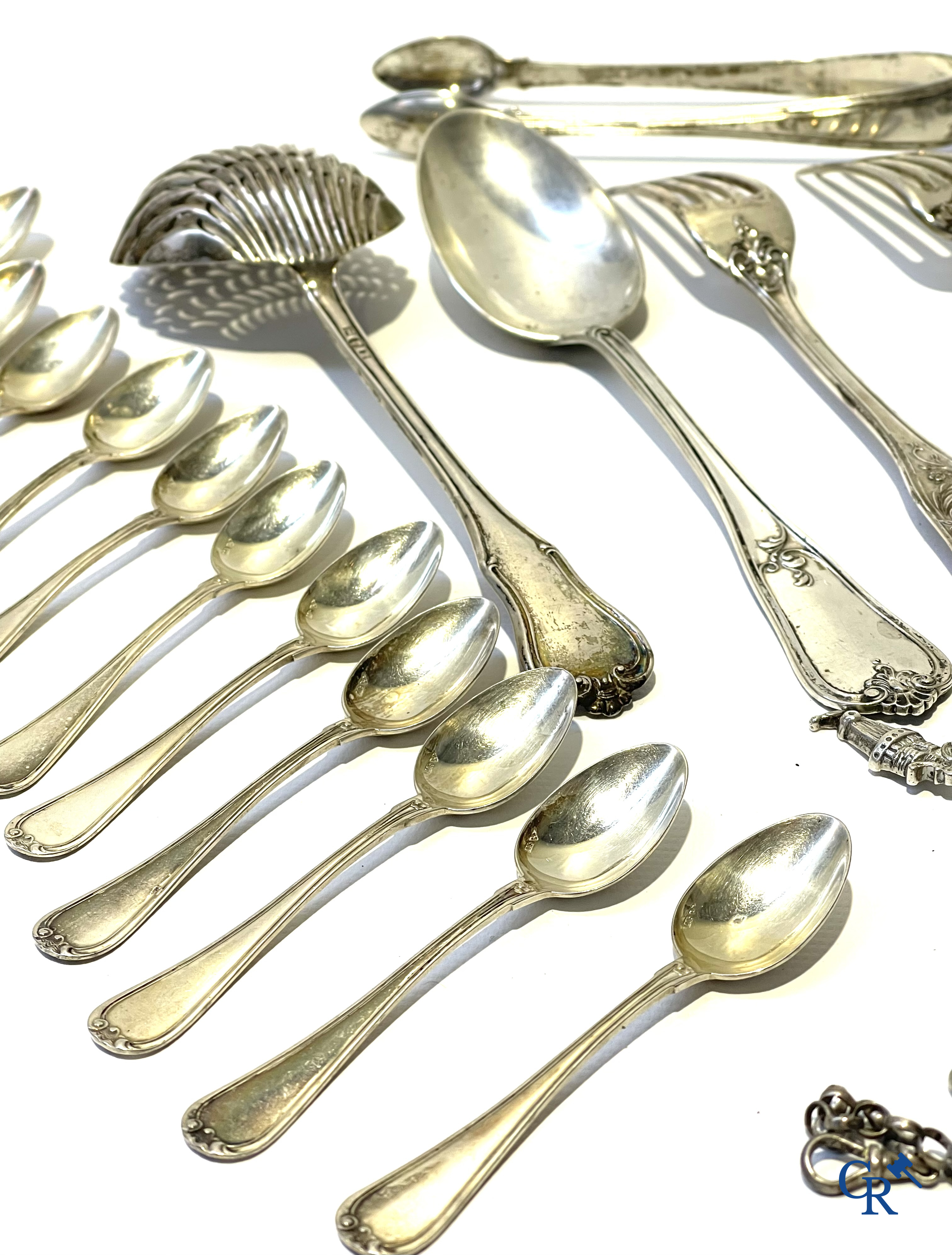 Zilver. Lot met divers bestek en objecten in zilver. 19e eeuw.