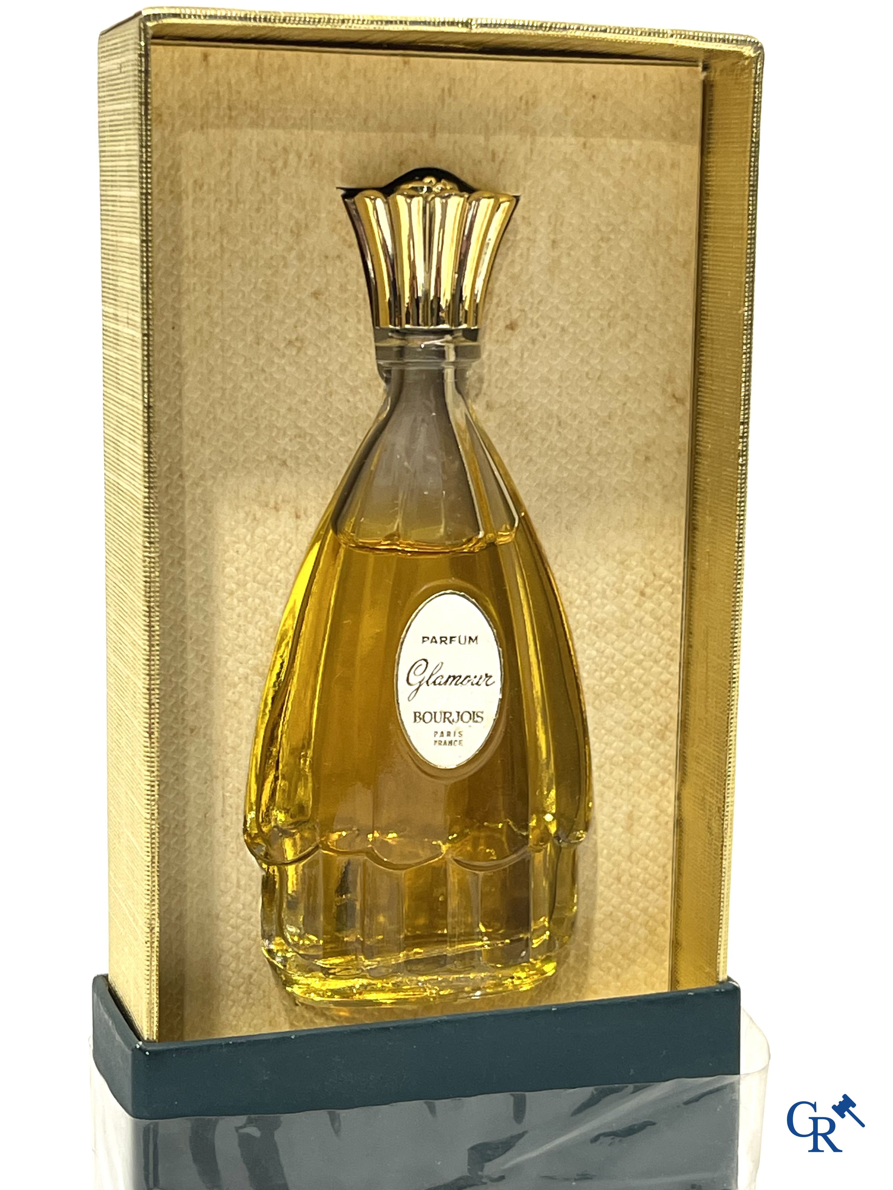 Art deco. Lot van 7 parfumflessen waarvan enkele in de originele doos. Jaren '30 tot '50. Bourjois en Roger & Gallet.