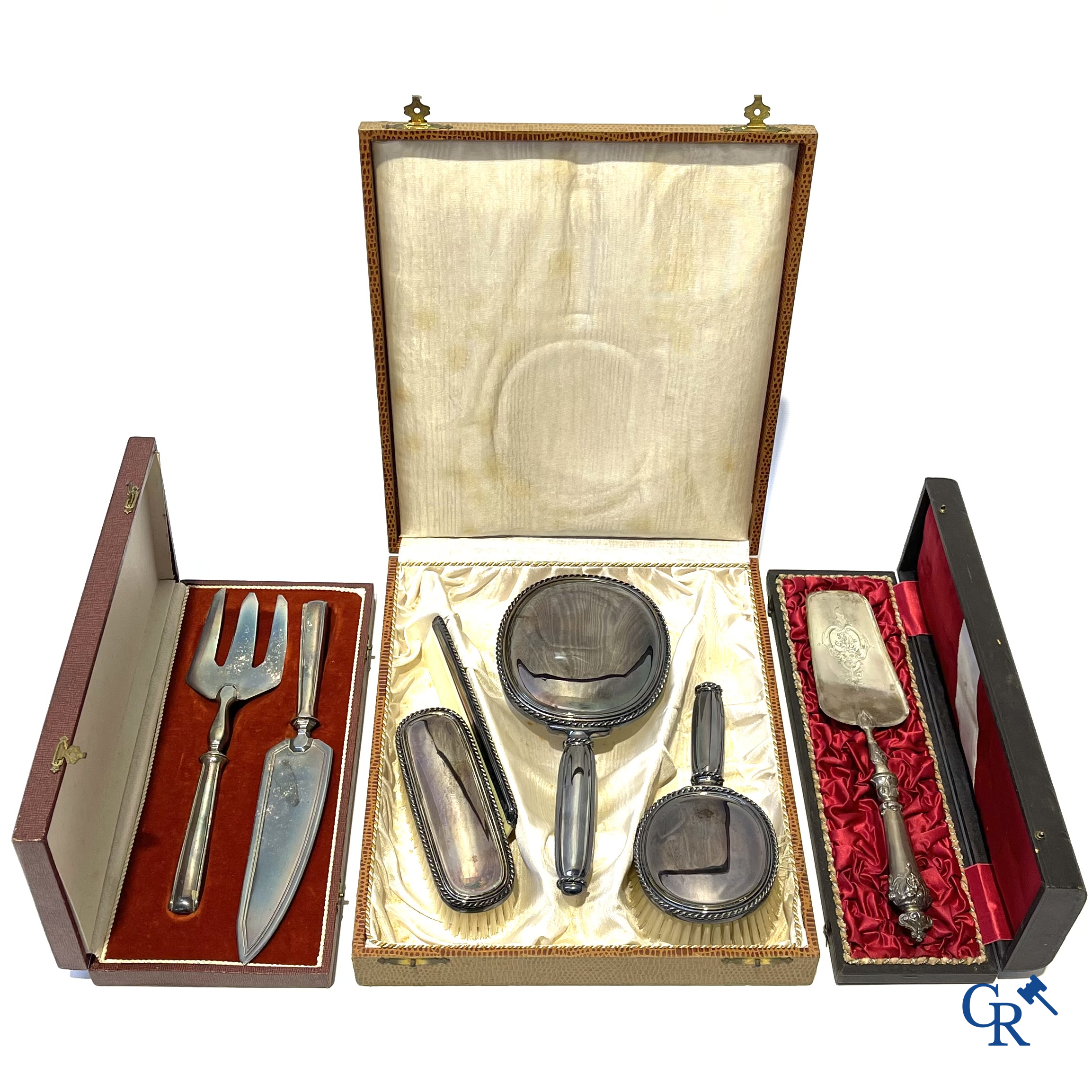 Silver. Toilet set in silver 835°/00, a cake scoop in silver 800°/00 and a cake set, not marked.