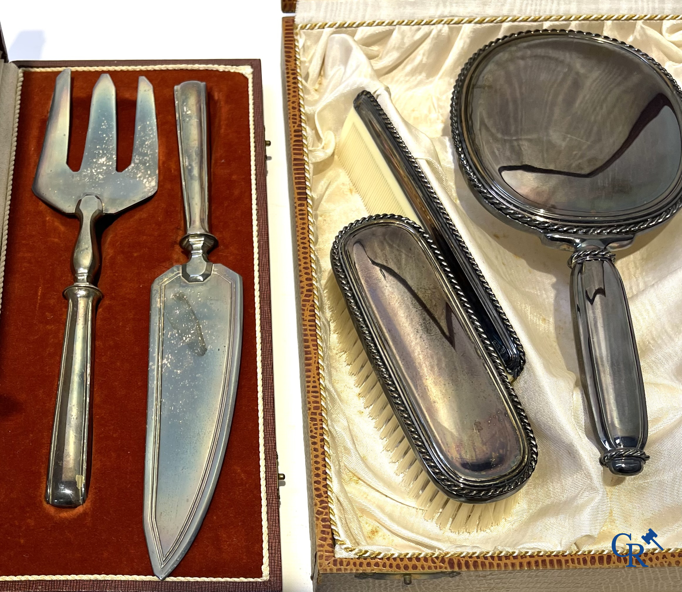 Silver. Toilet set in silver 835°/00, a cake scoop in silver 800°/00 and a cake set, not marked.