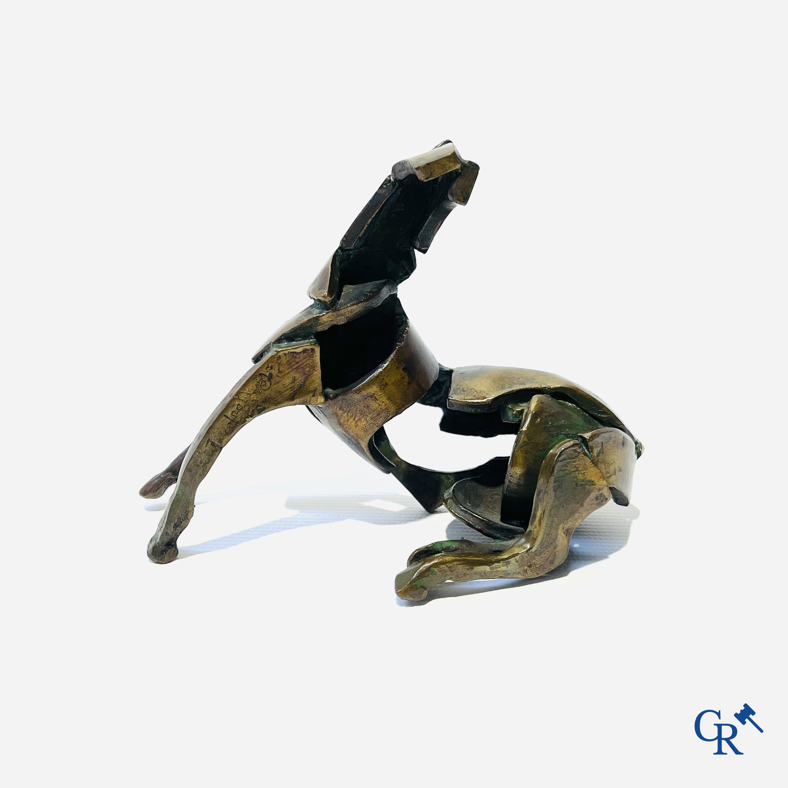 Rik Poot (1924-2007) Zittend paard. Een model van een zittend paard in brons. Gesigneerd Rik Poot en genummerd 26/60.