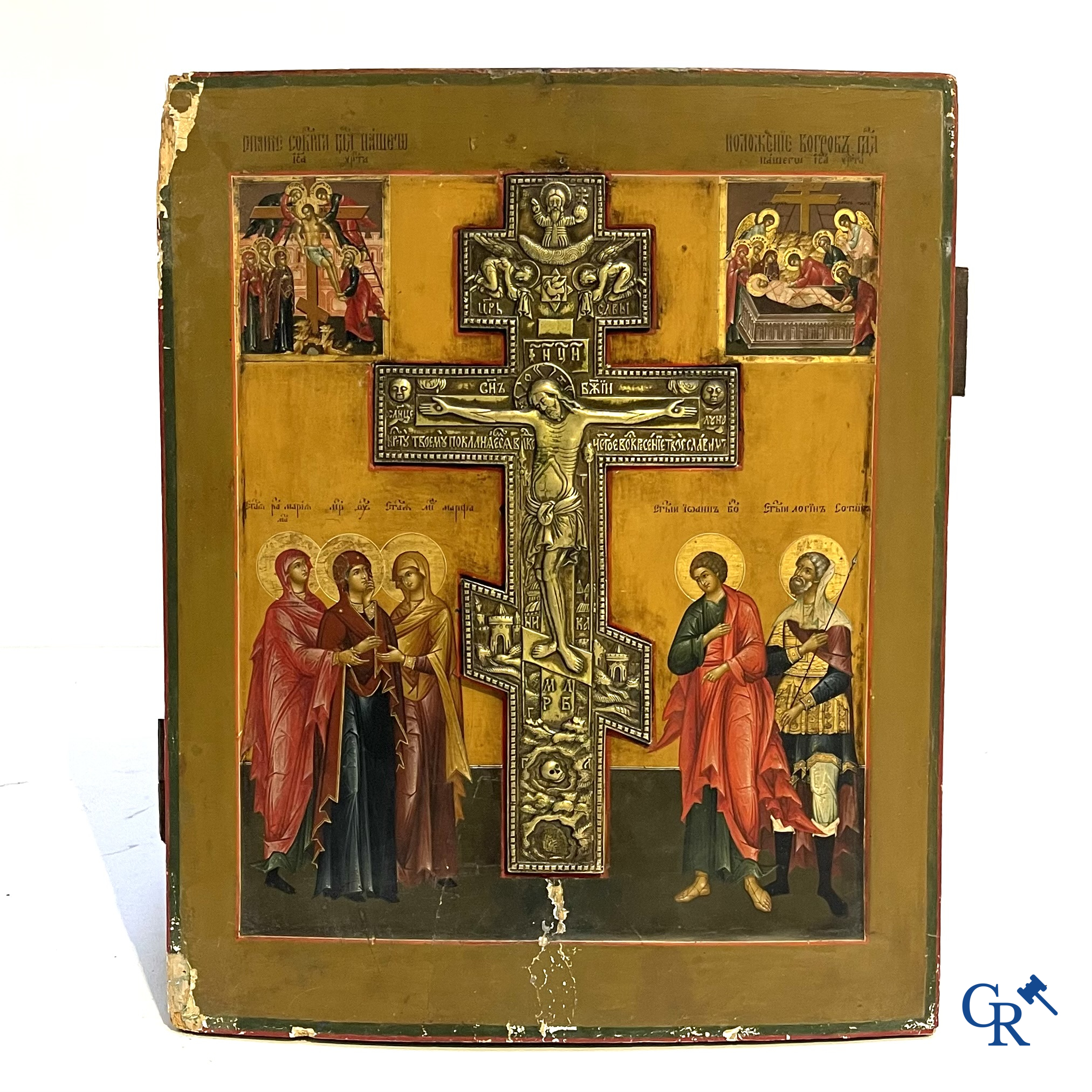 Icoon. Grote Russische Orthodoxe icoon met een ingelegd bronzen kruisbeeld. 19e eeuw.