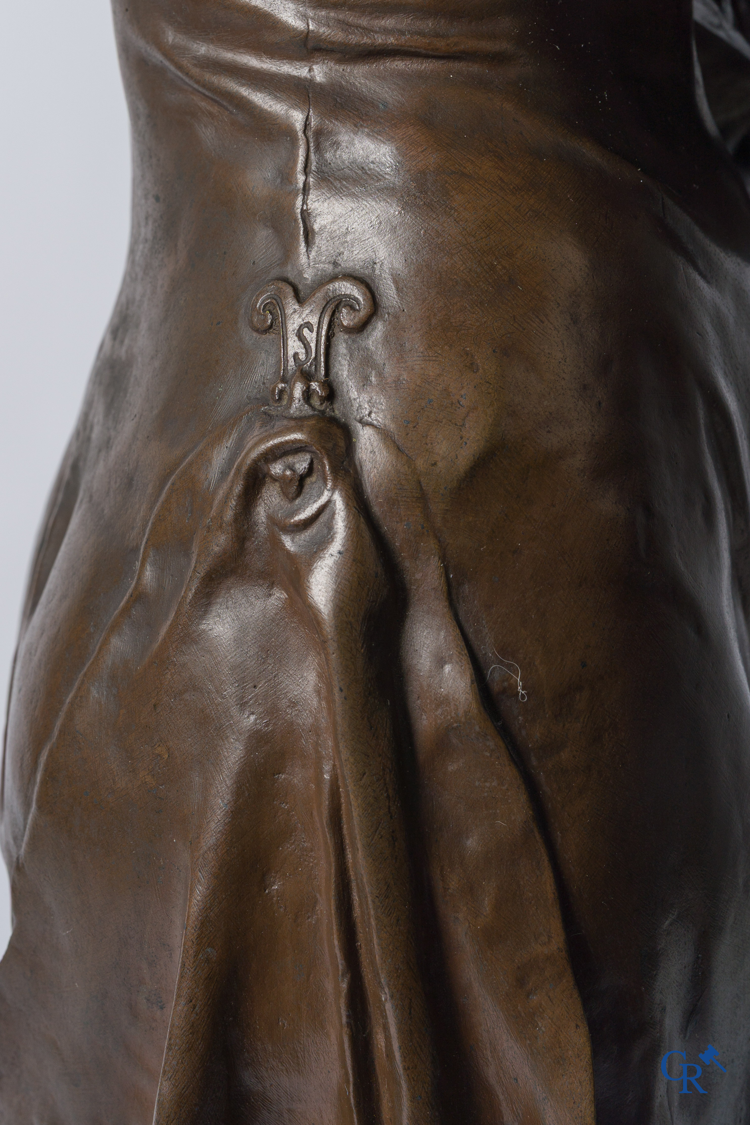 Jean Gautherin (1840-1890) "Moederliefde" Groot bronzen beeld met bruine patina. Gieterij Thiebaut frères Paris. 19e.