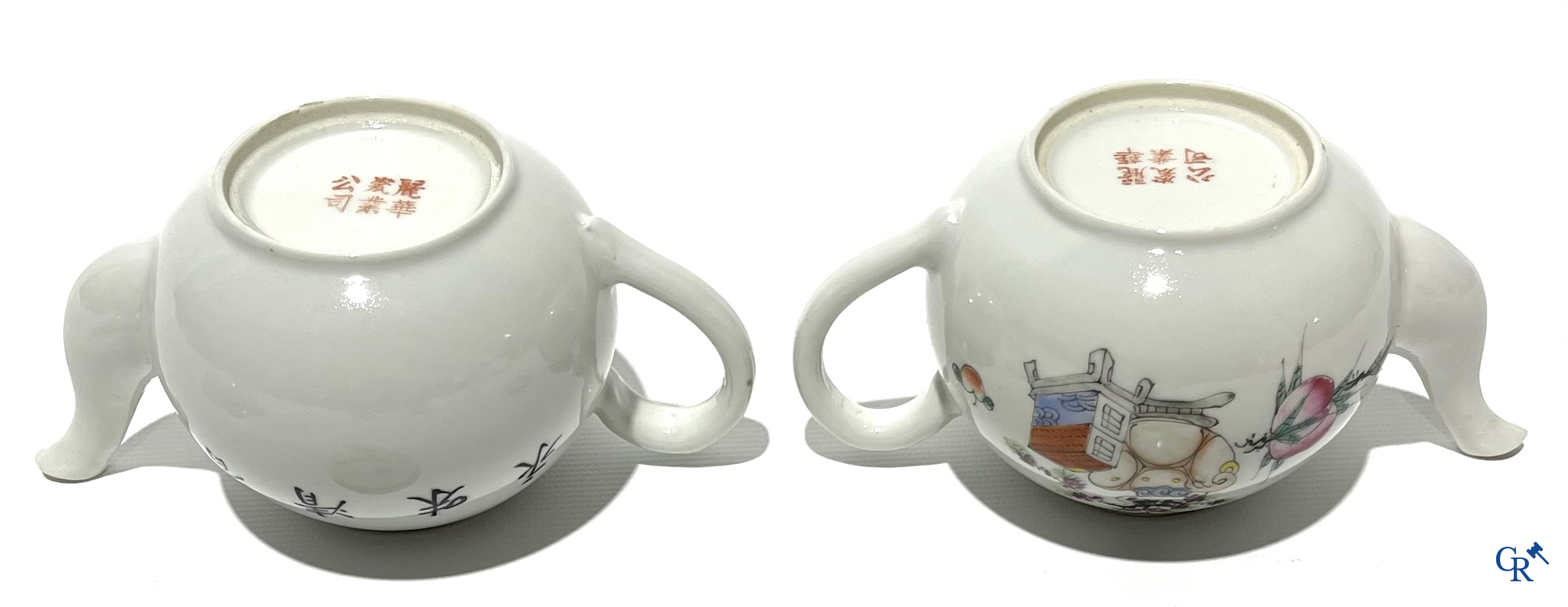 Aziatica. Chinees porselein. 2 theekannetjes, een Chinese bowl en 2 ondertassen.