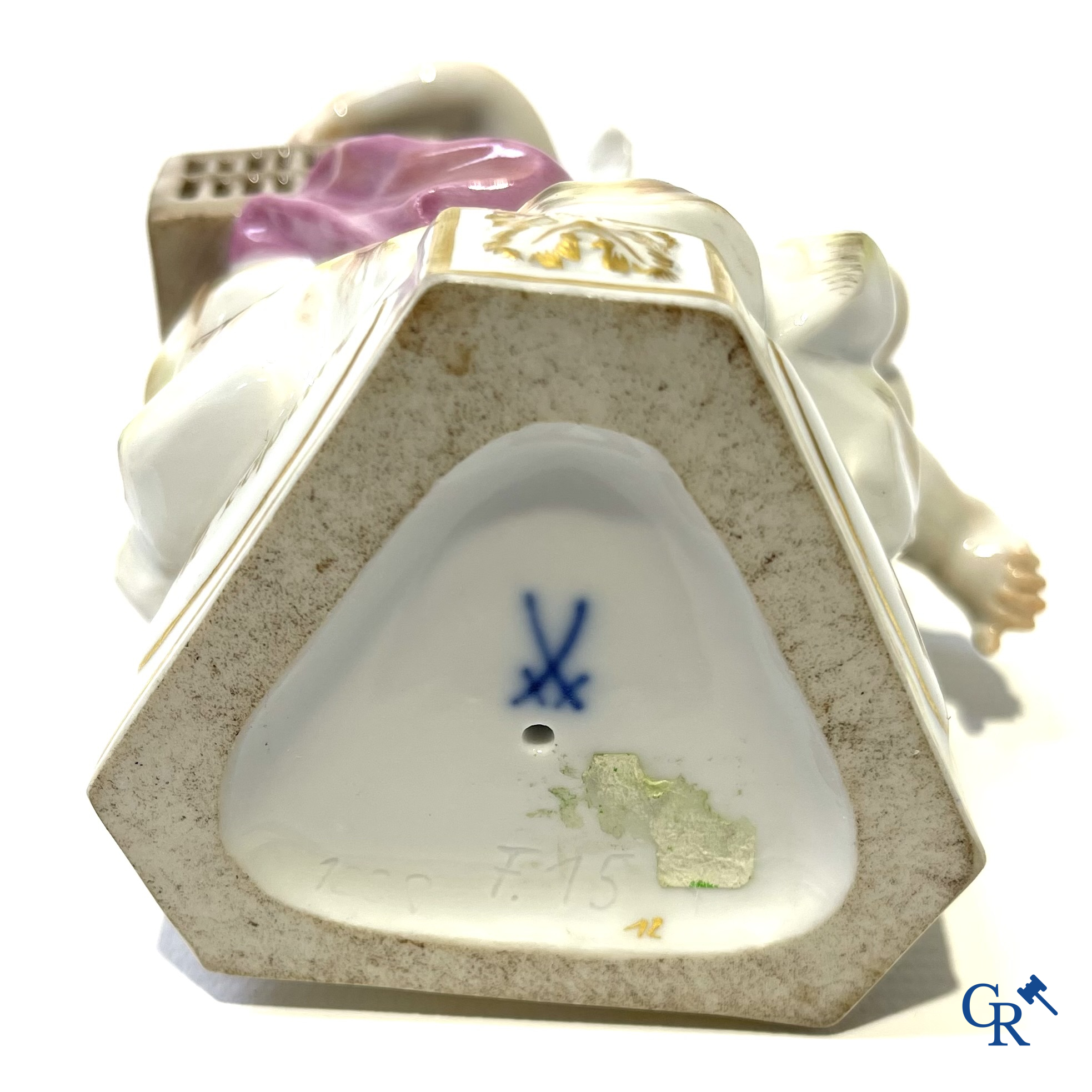 Paar vazen in Parijs porselein, Empire en een groep in Meissen porselein. 19e eeuw.