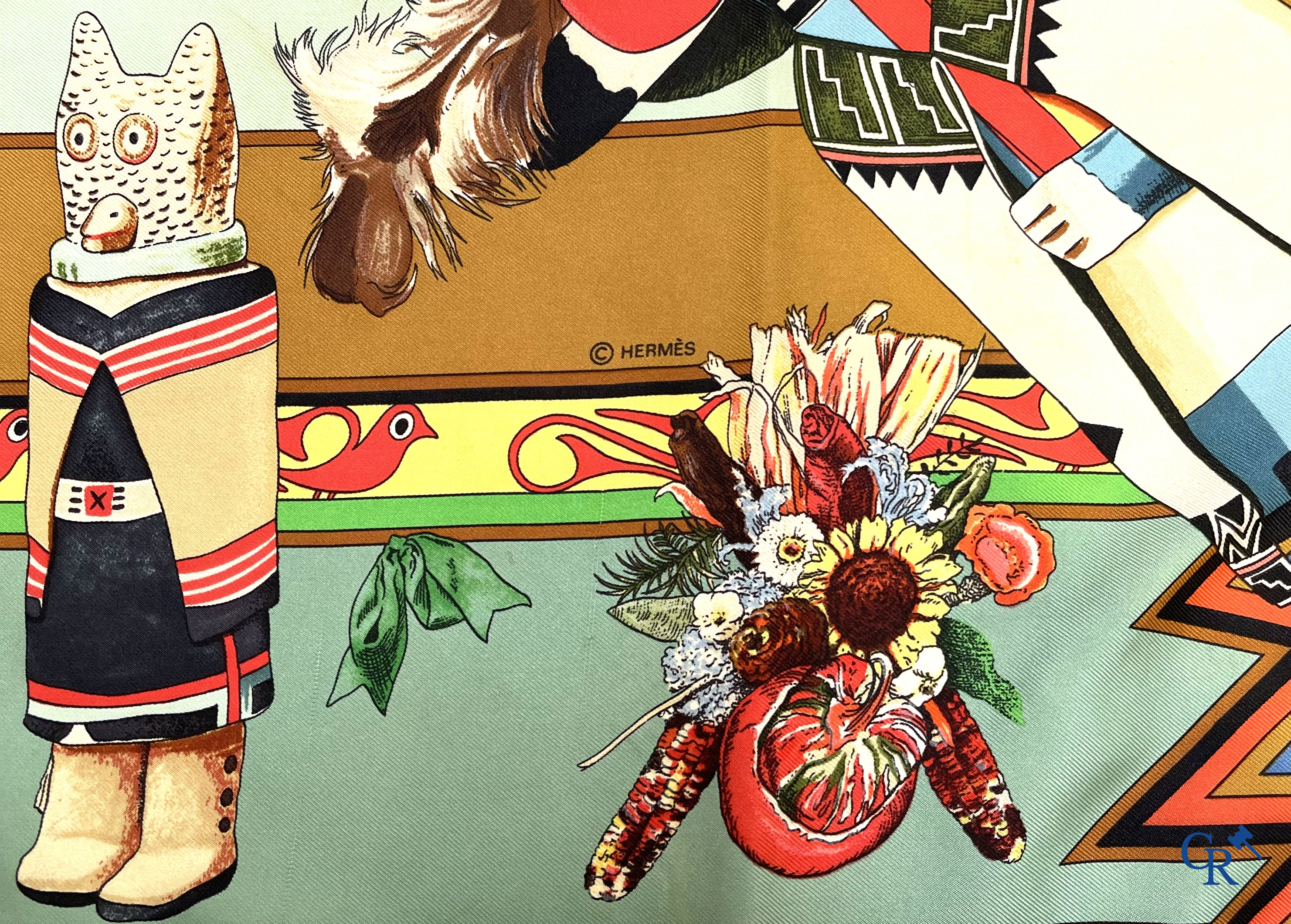 HERMES Paris. 2 Hermès sjaals in originele doos. Grands Fonds, Annie Faivre en Kachinas, Kermit Oliver.