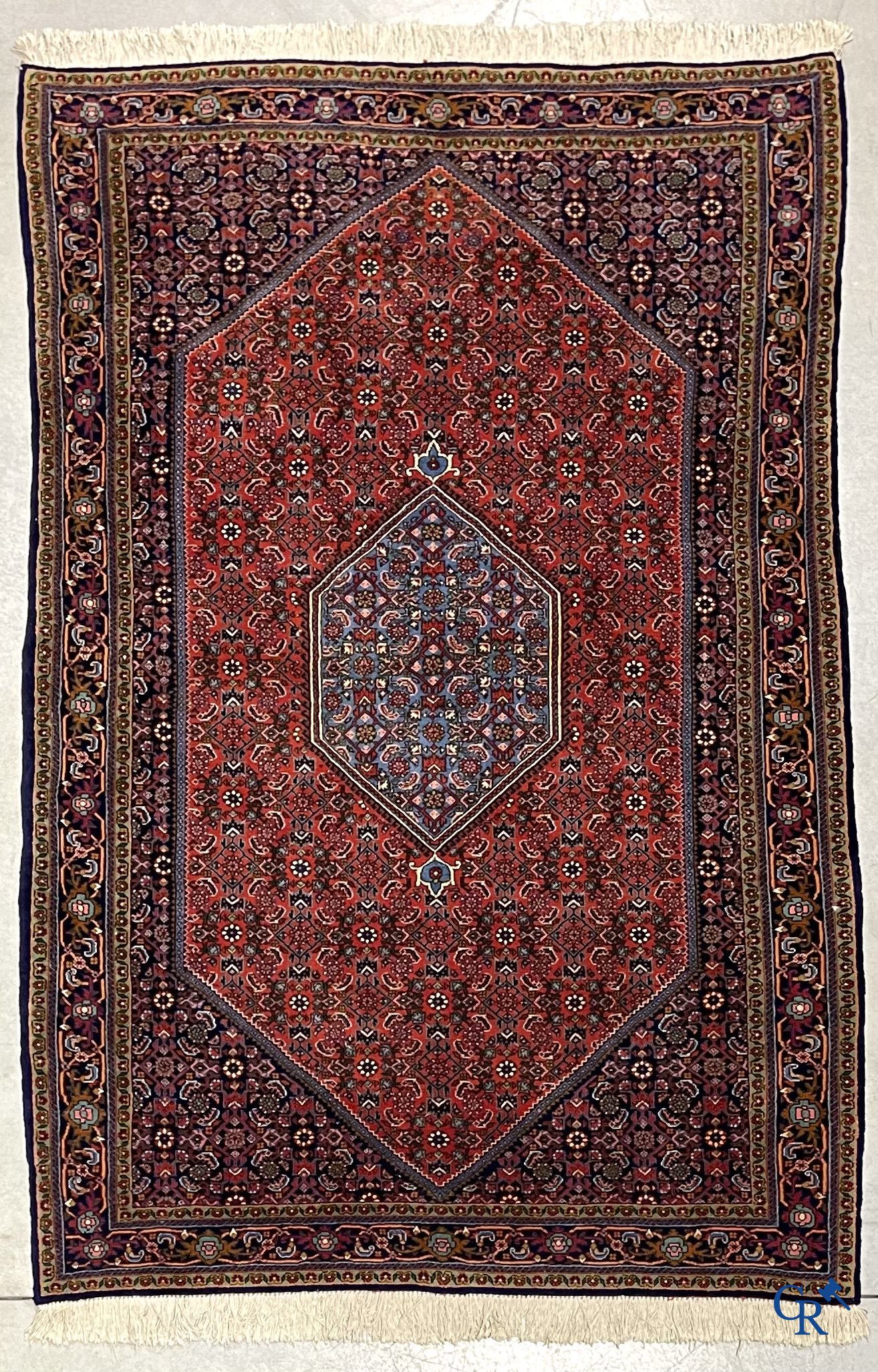 Oosterse tapijten. 2 handgeknoopte tapijten in wol.