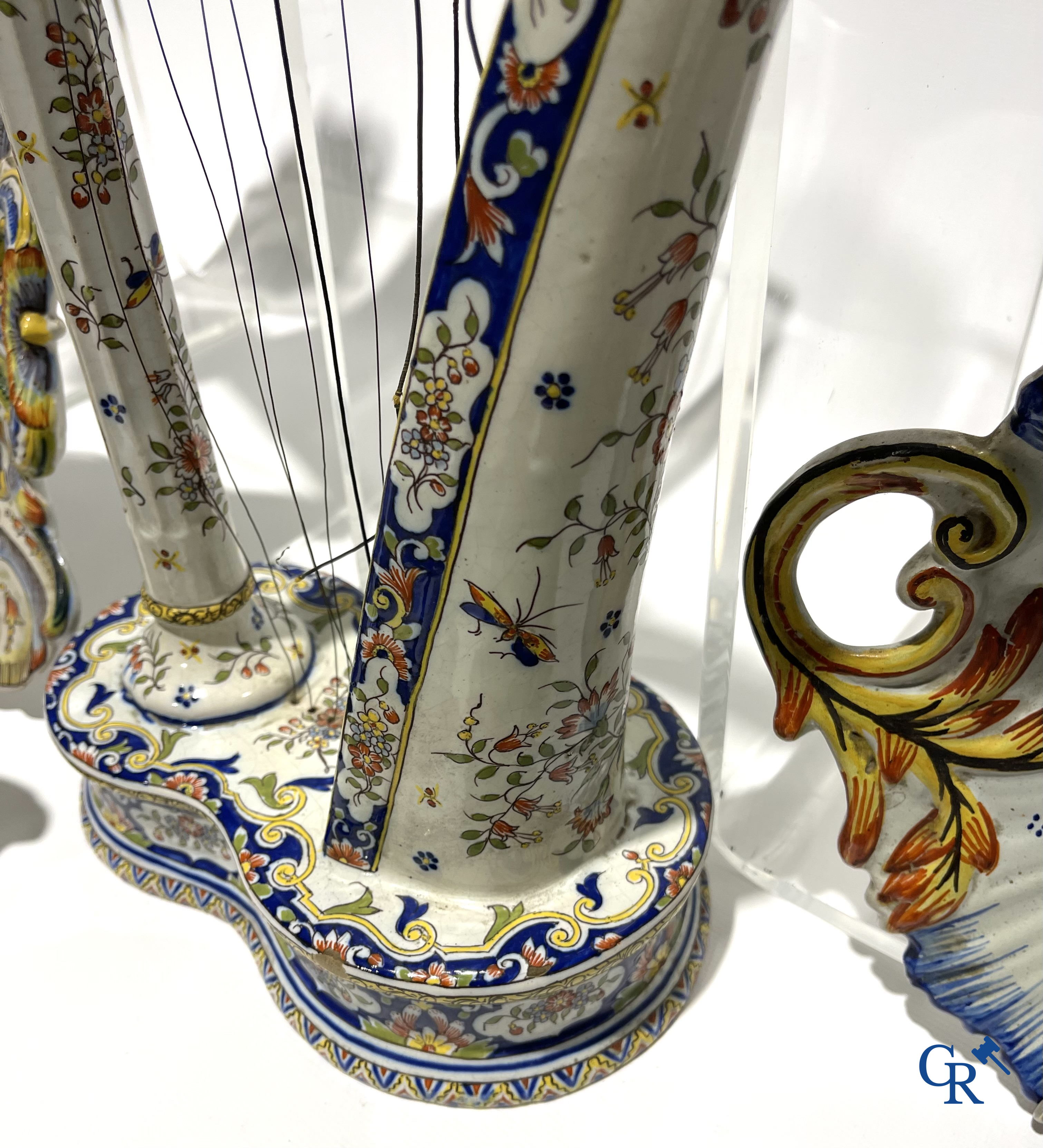 Faience of Rouen, Devres. Interesting and large lot with various polychrome pieces. 19th century.