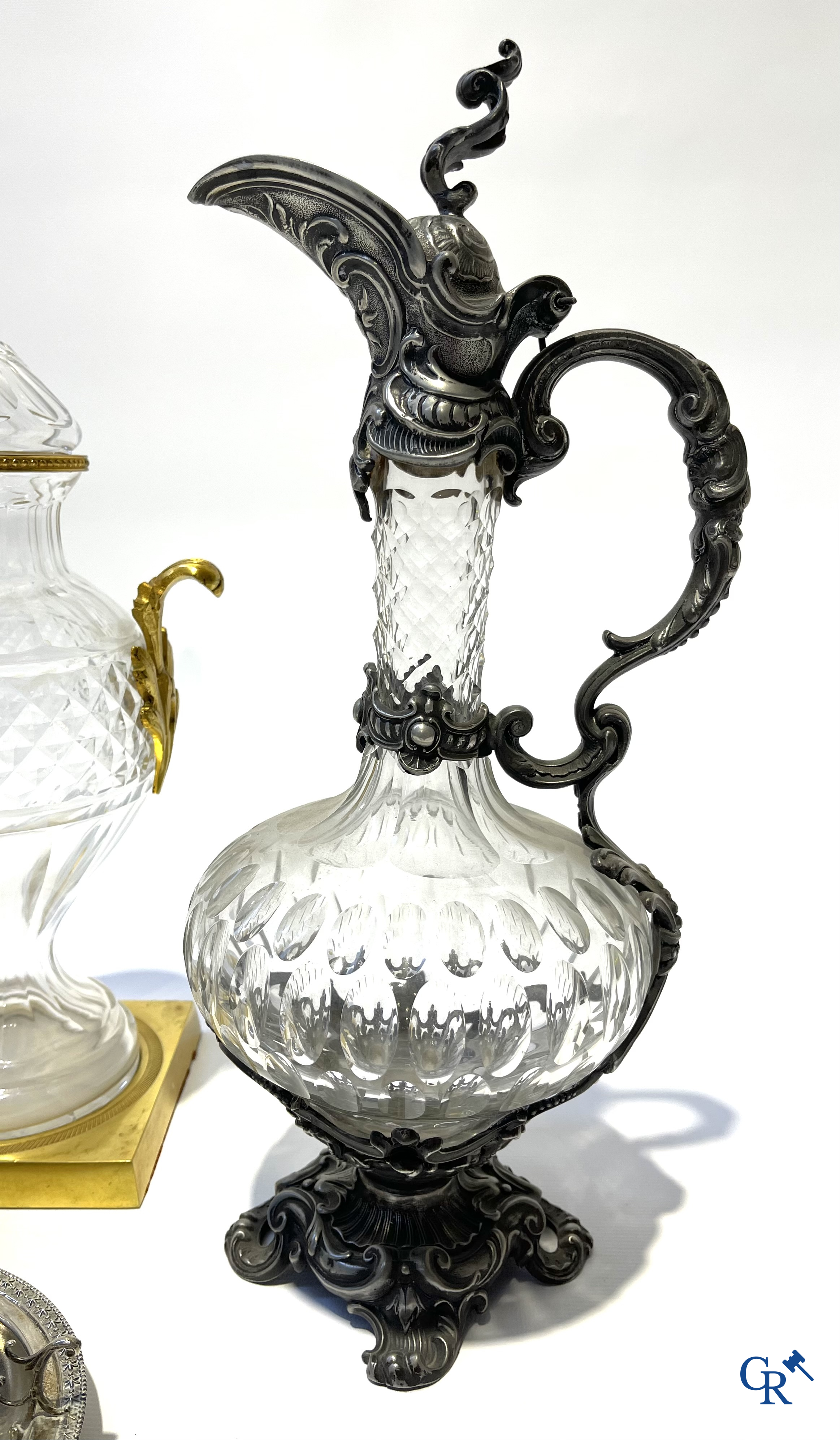 A lot of 2 decanters in crystal, an ink set in silver 800°/00 and a lid vase.