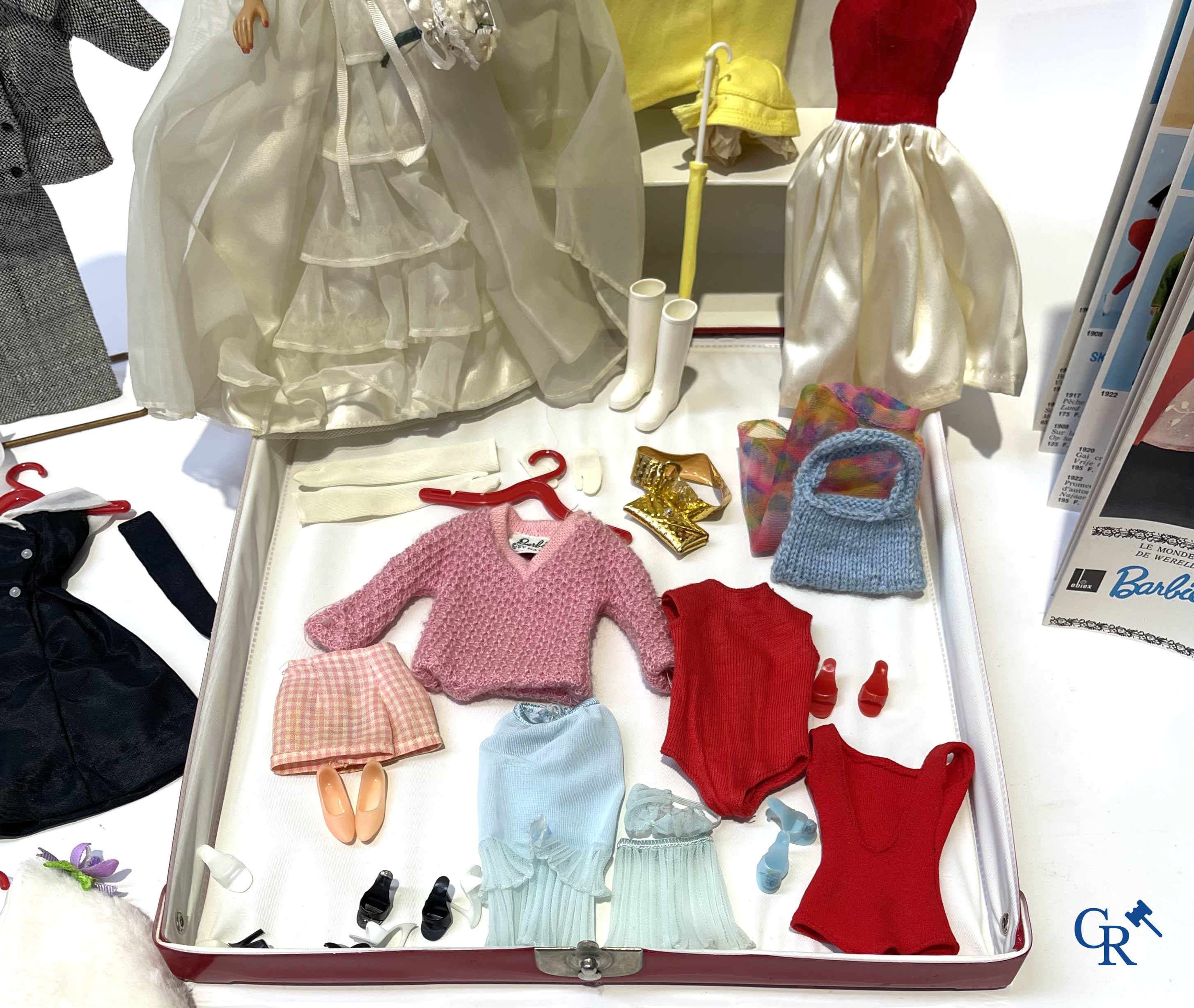 Old Toys. Mattel, a great lot of dolls and attributes. Barbie, Ricky, Skipper, Ken etc. 1960's and later.