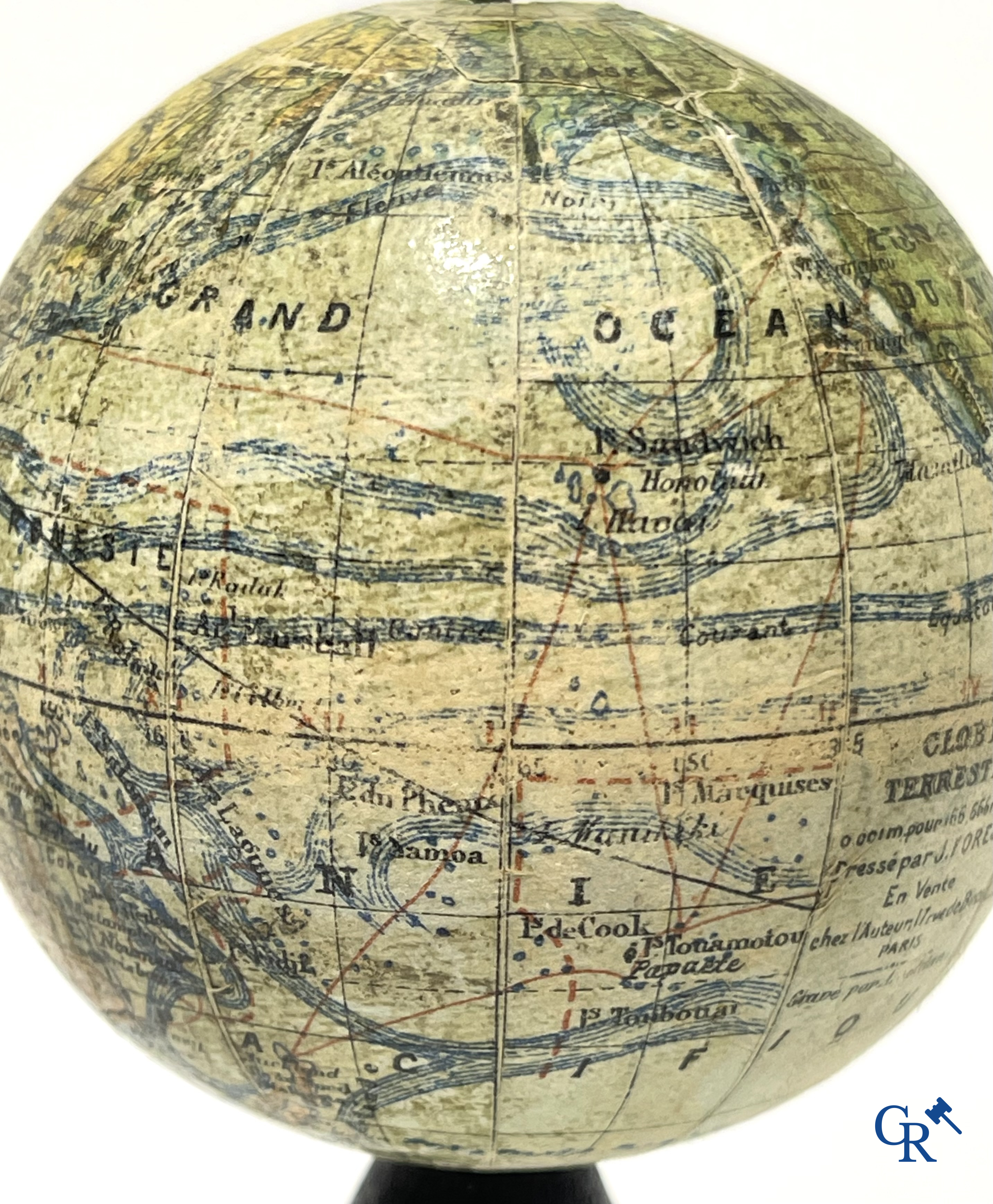 2 Miniature globes, globe terrestre par J. Forest Paris.