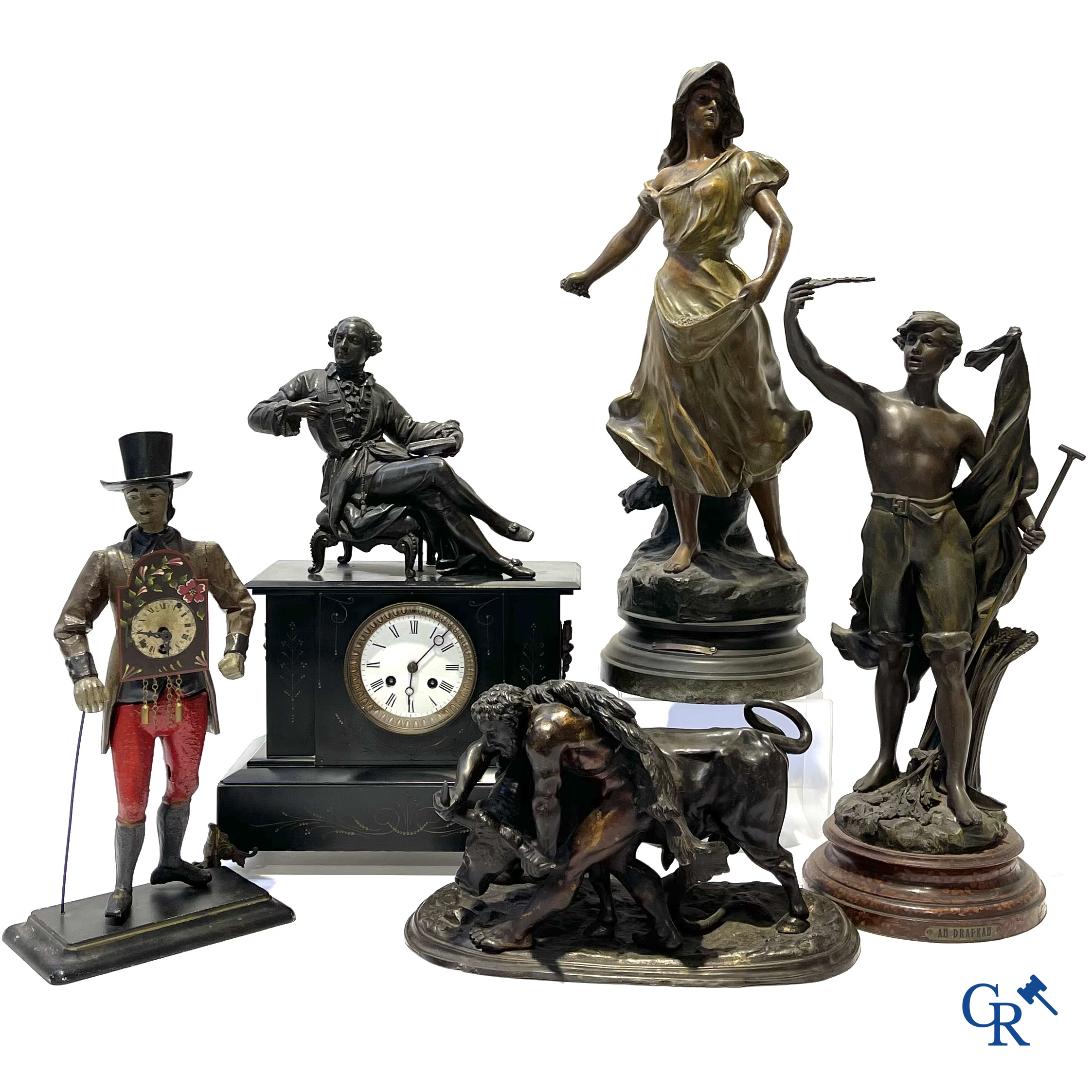 Een kavel van 2 klokken en 3 beelden in kunstbrons.