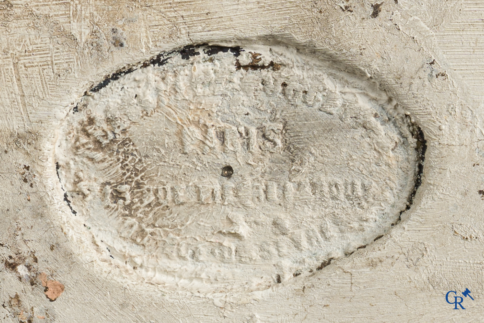 Religieuze objecten. Een grote kribbe met het Jezus kind in gepolychromeerd plaaster. Glazen ogen en gemerkt Paris.