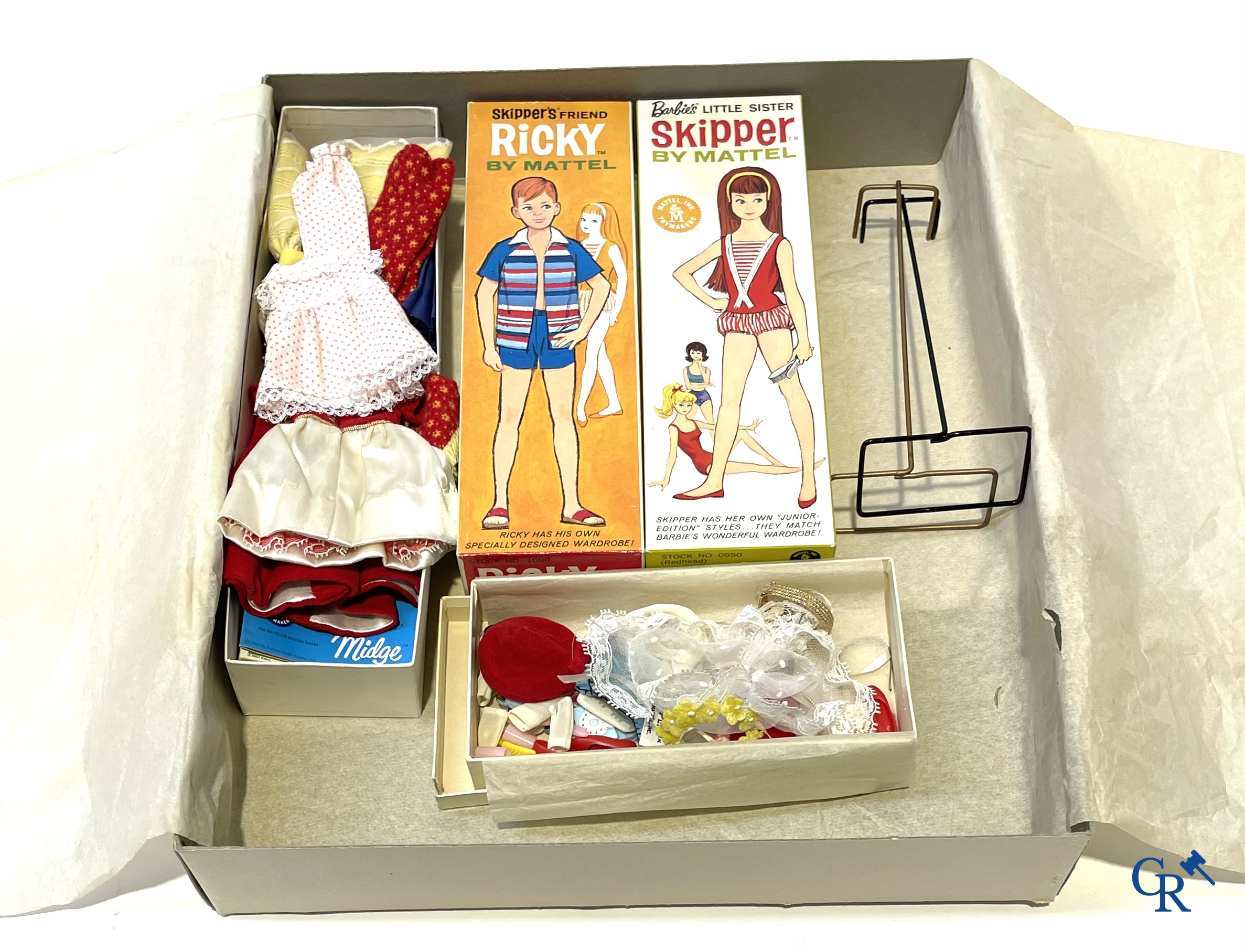 Old Toys. Mattel, a great lot of dolls and attributes. Barbie, Ricky, Skipper, Ken etc. 1960's and later.