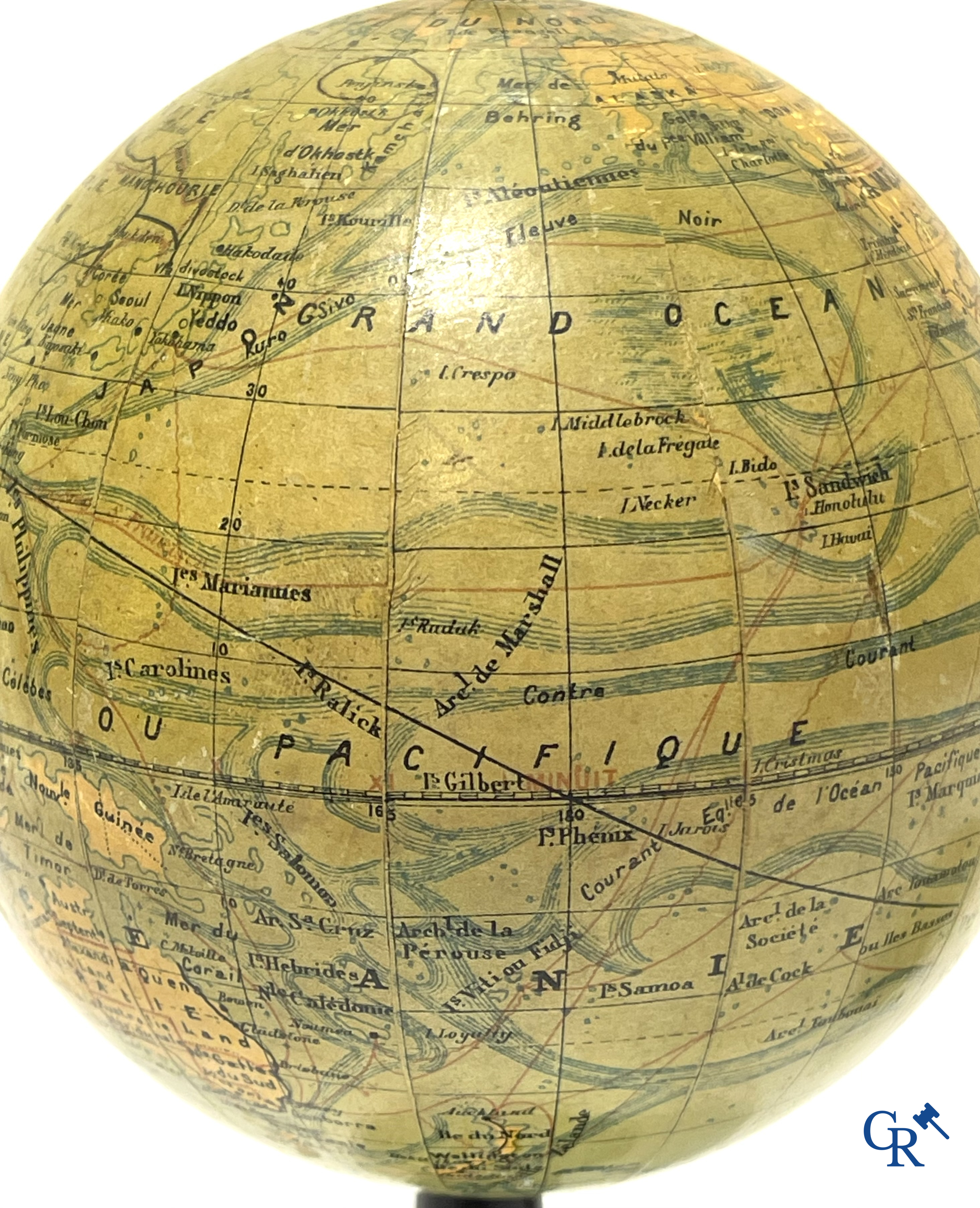 2 Miniature globes, globe terrestre par J. Forest Paris.