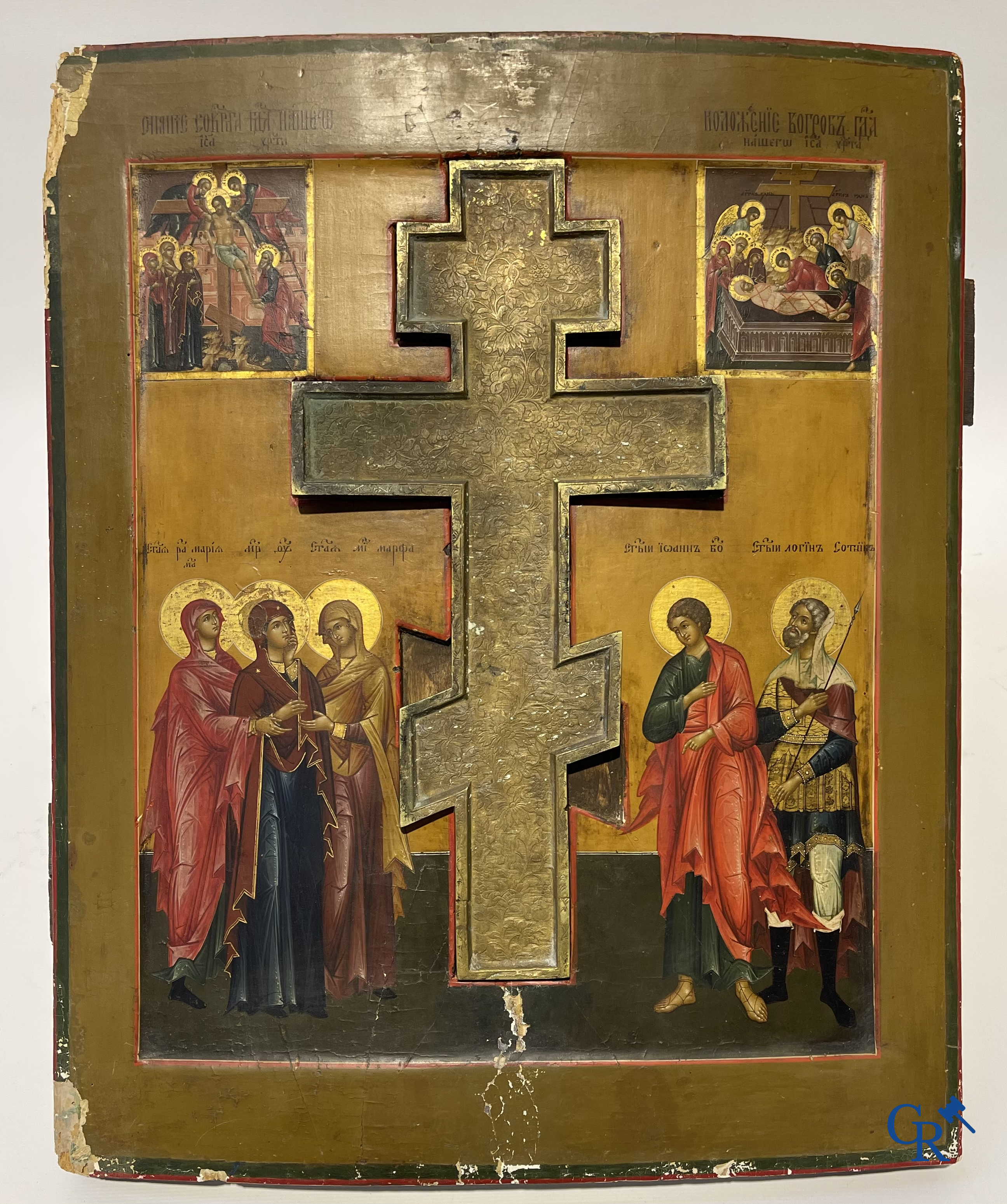 Icoon. Grote Russische Orthodoxe icoon met een ingelegd bronzen kruisbeeld. 19e eeuw.