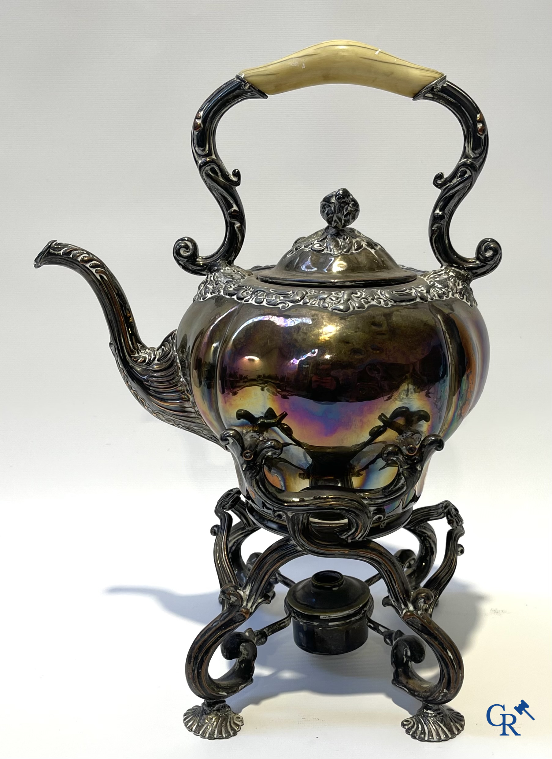 Lot antiques: Carafe, Val Saint Lambert, bronze table bell, carafe with silver frame, miniature Thomas Sidney Cooper, etc.